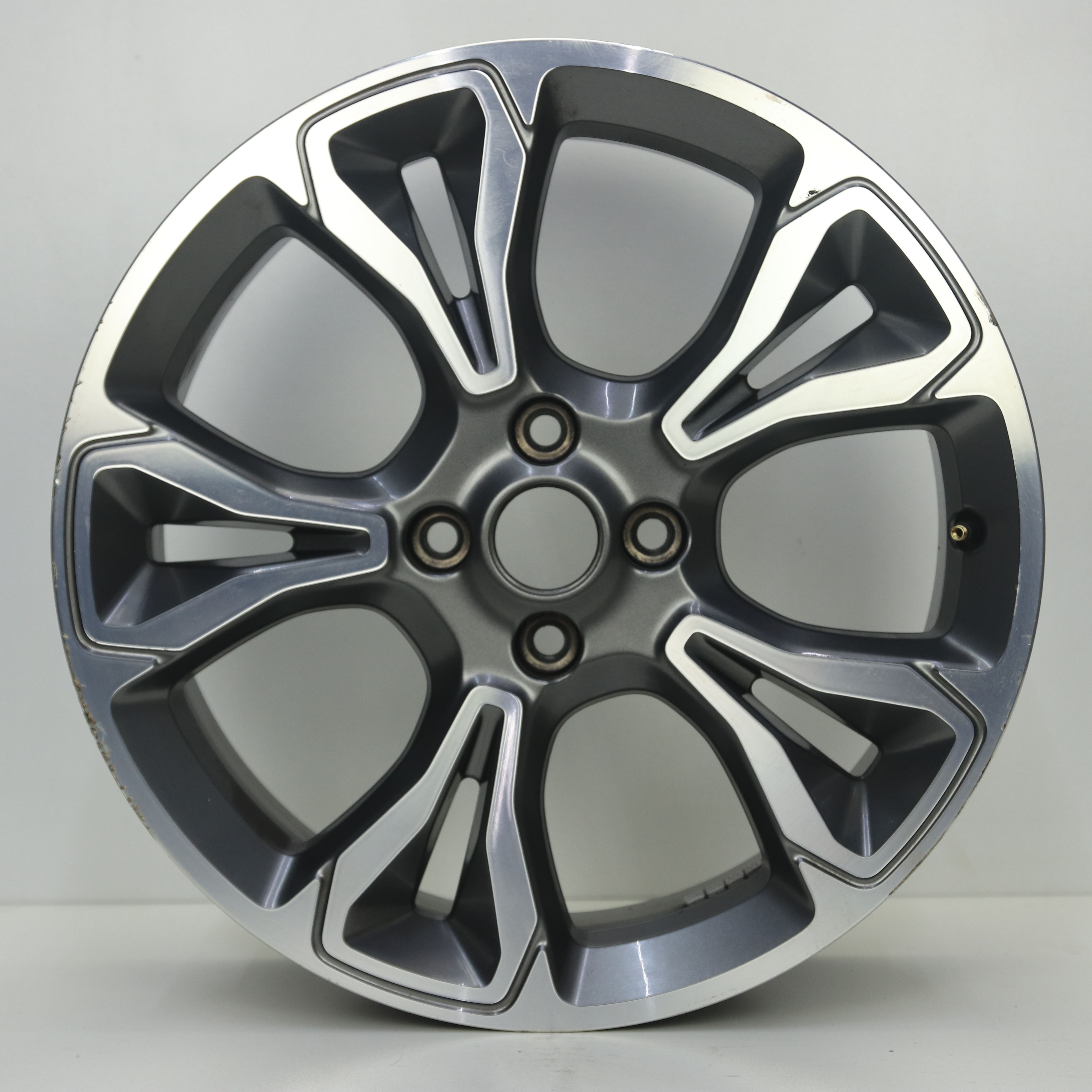 IN1003248 Originele 18 inch lichtmetalen Ford Fiesta velgen 7.00X18 4X108 ET47.5 NB63.40 Antraciet gepolijst