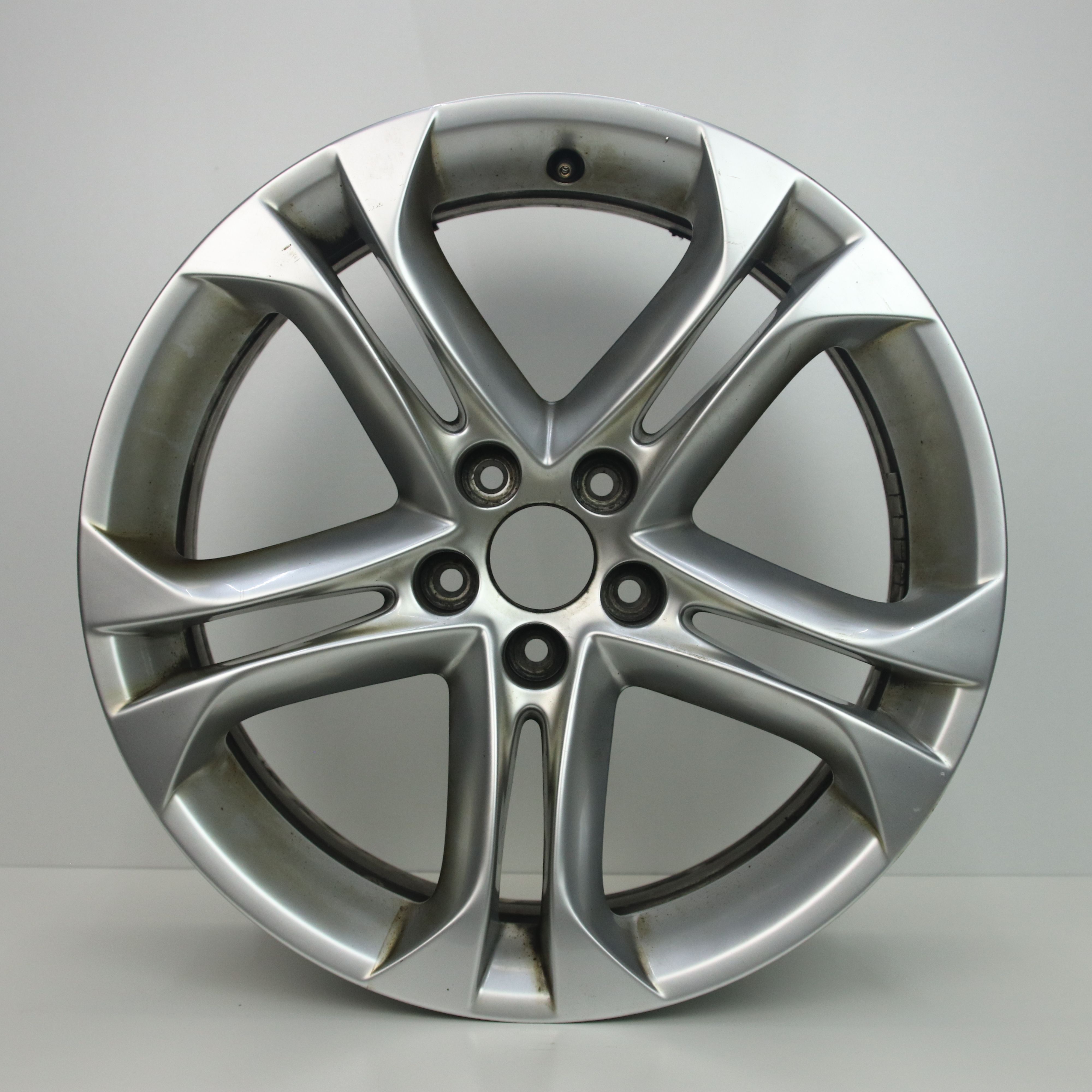 OS1003294 Originele 18 inch lichtmetalen Peugeot RCZ velgen 8.00X18 5X108 ET27.0 NB65.10 Zilver