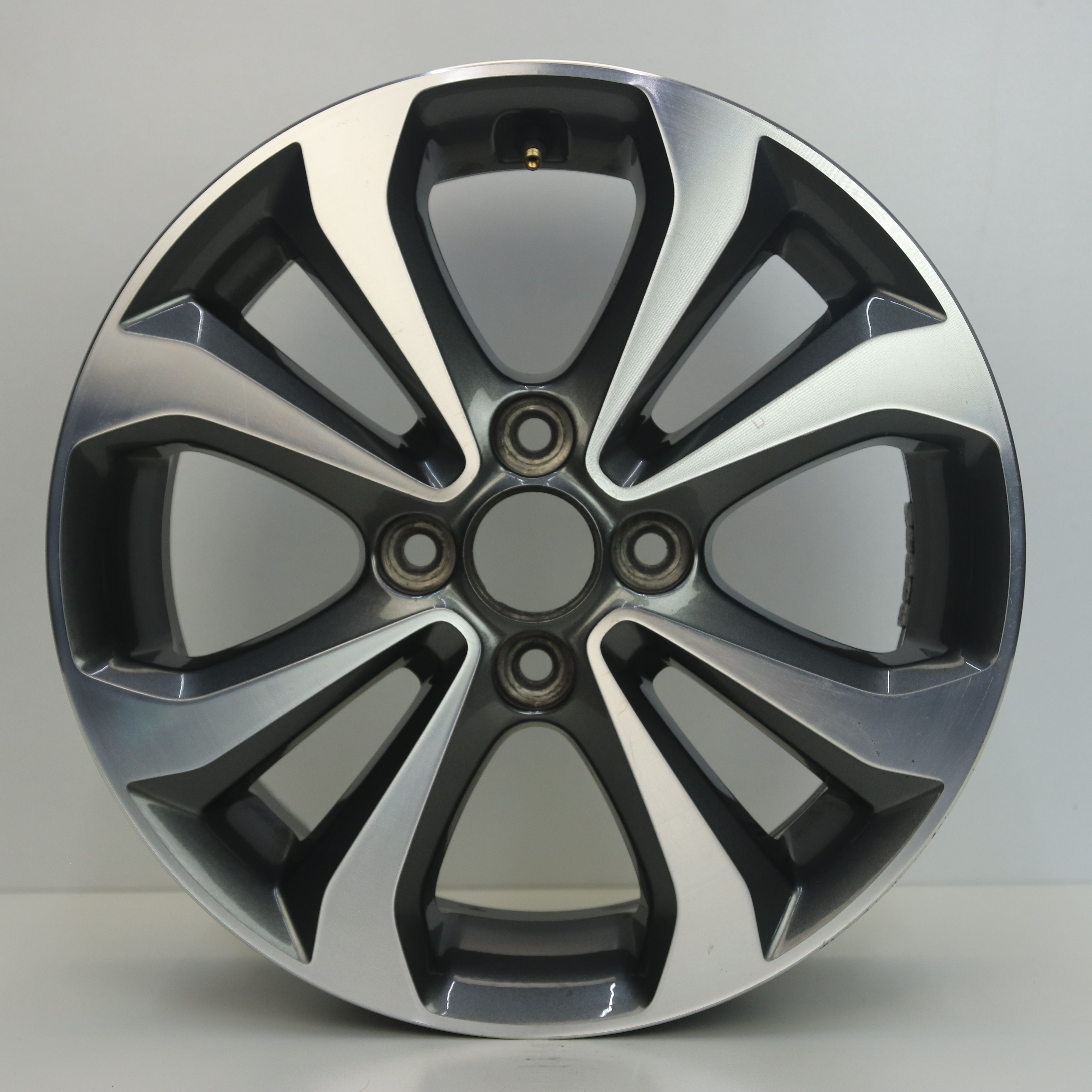 OS1006983 Originele 15 inch lichtmetalen Hyundai i10 velgen 6.00X15 4X100 ET53.0 NB54.10 Antraciet gepolijst