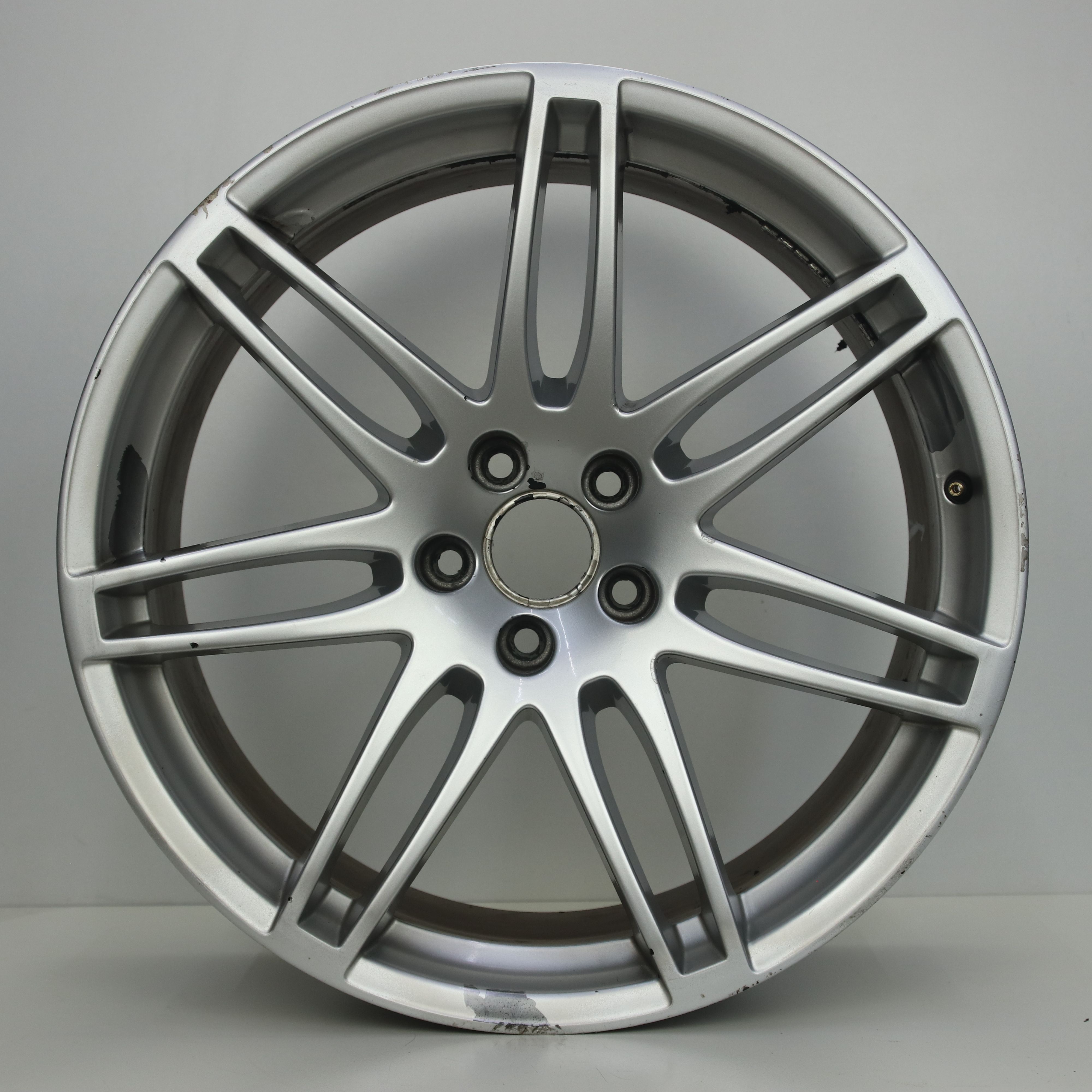 IN1003220 Originele 20 inch lichtmetalen Audi A5 velgen 9.00X20 5X112 ET29.0 NB66.60 Zilver