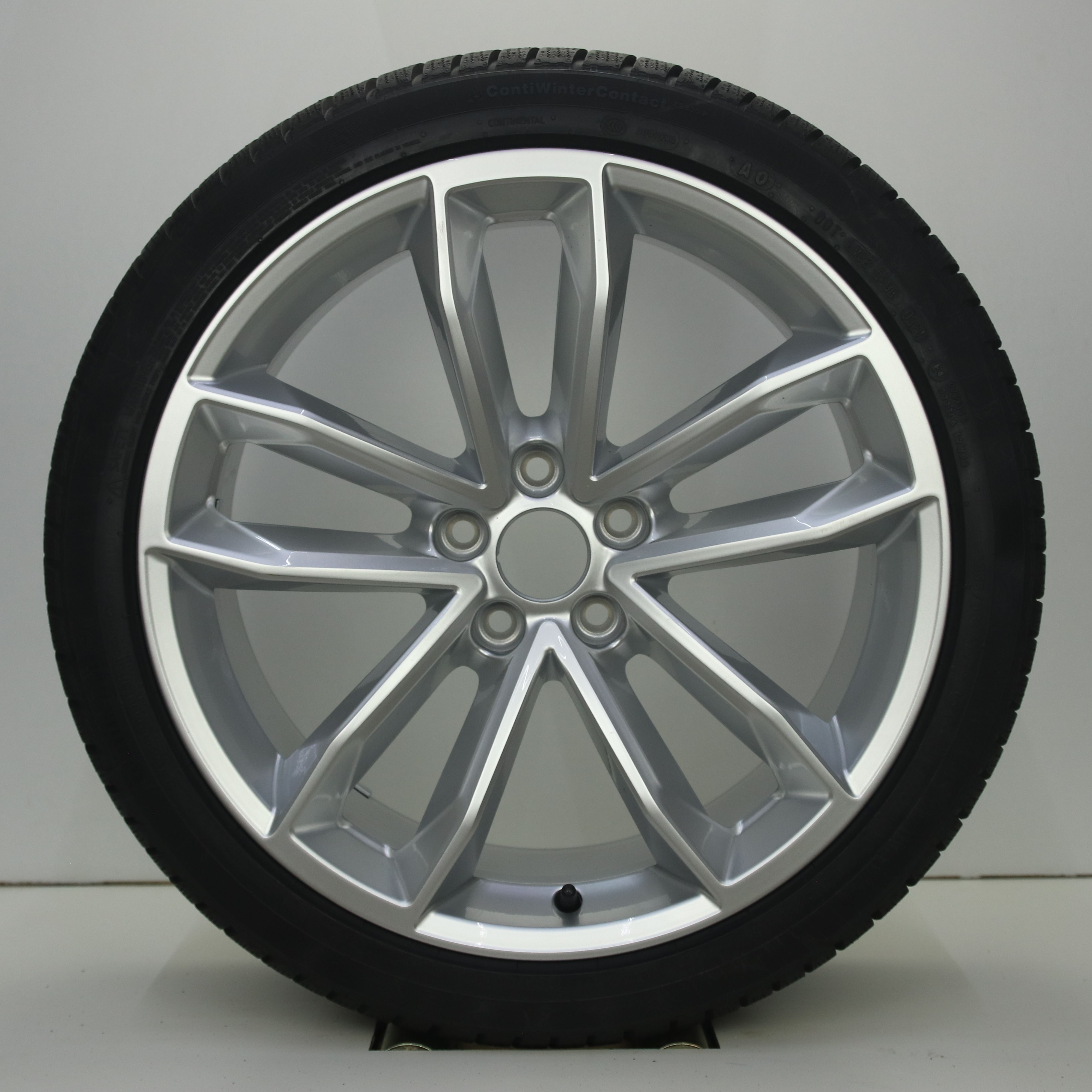 OS1008455 Originele 19 inch lichtmetalen Audi A5 velgen 8.50X19 5X112 ET32.0 NB66.60 Zilver