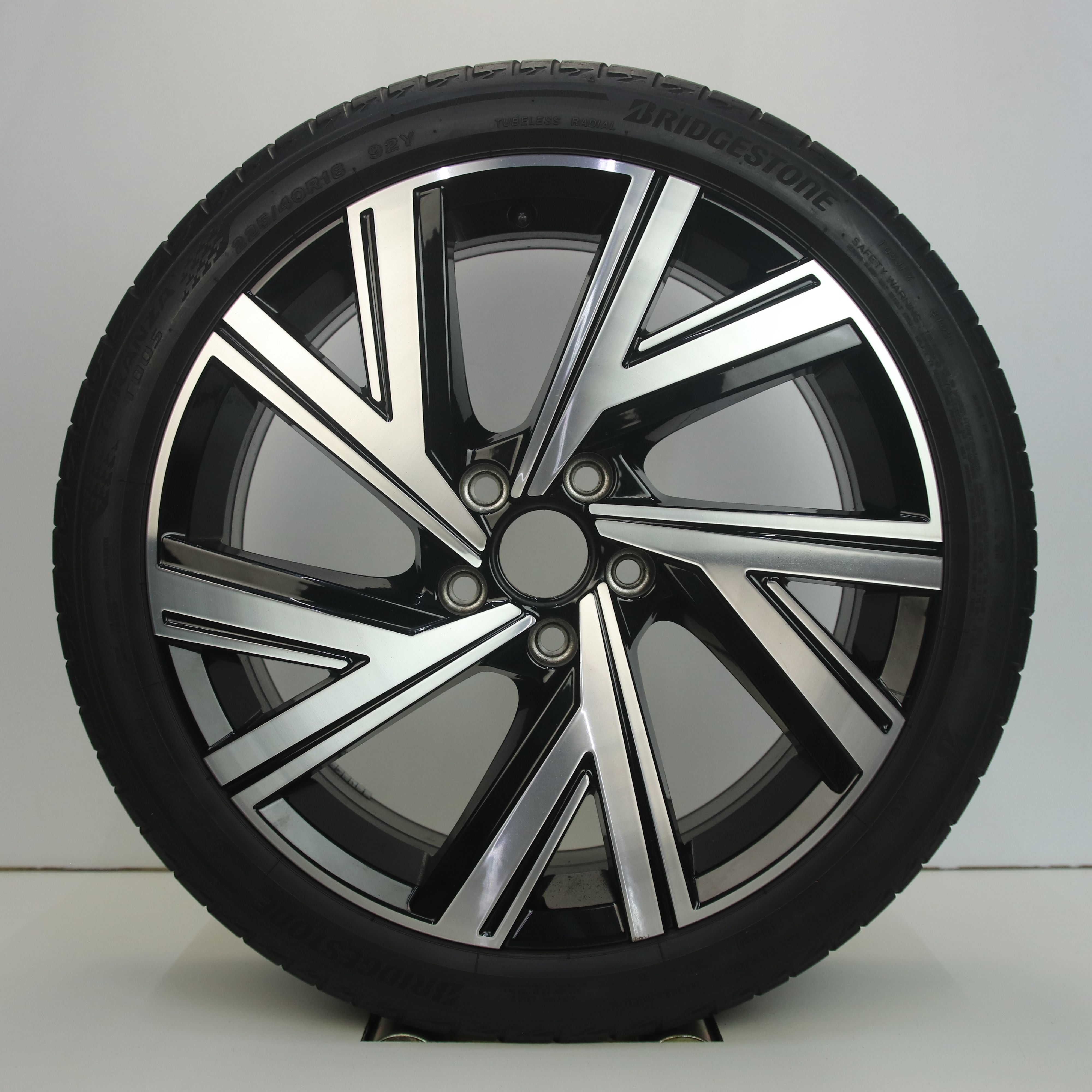 OS1007331 Originele 18 inch lichtmetalen Volkswagen Golf 8 velgen Bergamo 7.50X18 5X112 ET51.0 NB57.10 Zwart gepolijst