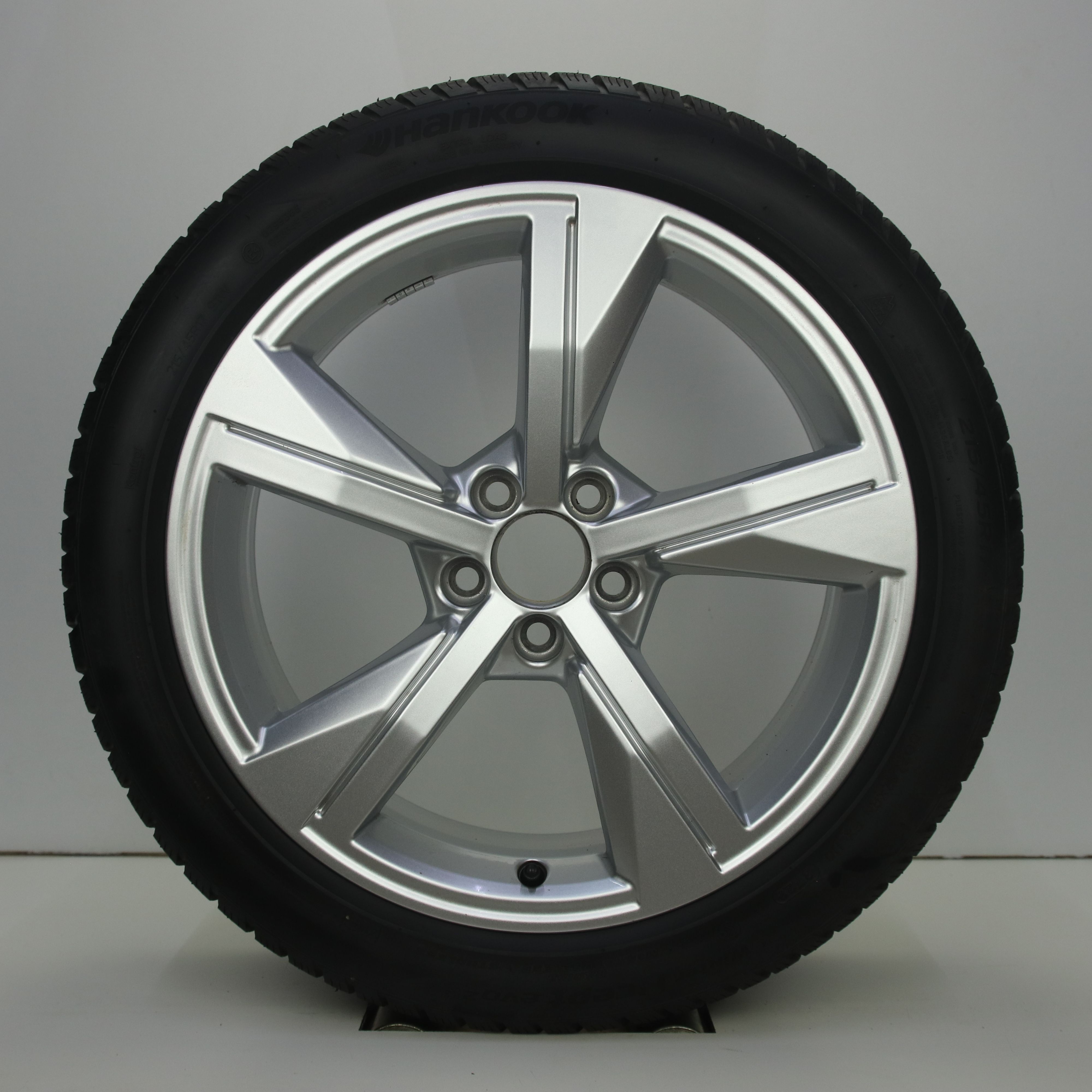 OS1008434 Originele 17 inch lichtmetalen Audi A1 velgen 7.50X17 5X100 ET46.0 NB57.10 Zilver