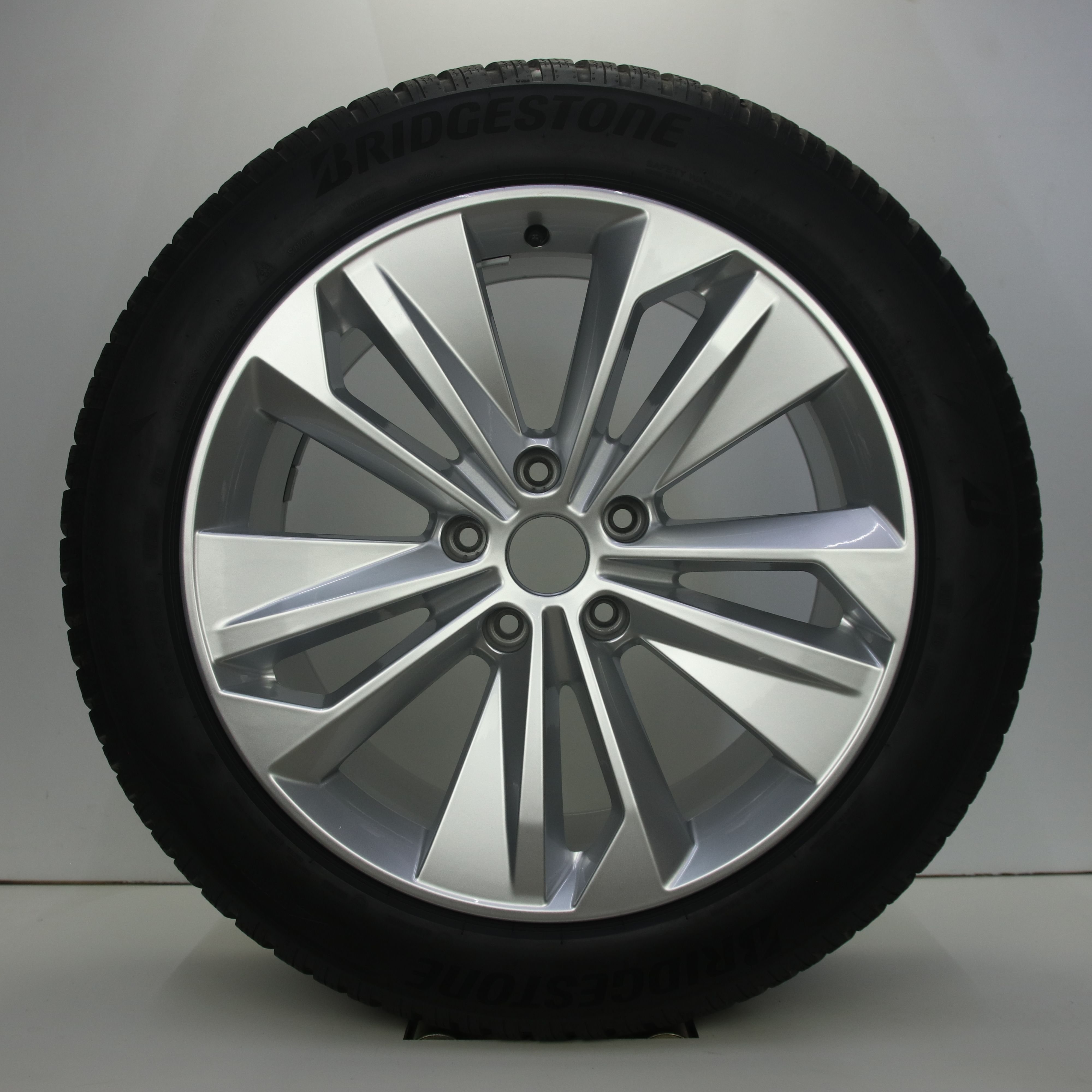 OS1008361 Originele 20 inch lichtmetalen Audi Q6 SQ6 velgen (breedset) 8.50X20 5X130 ET35.0 NB66.60 Zilver