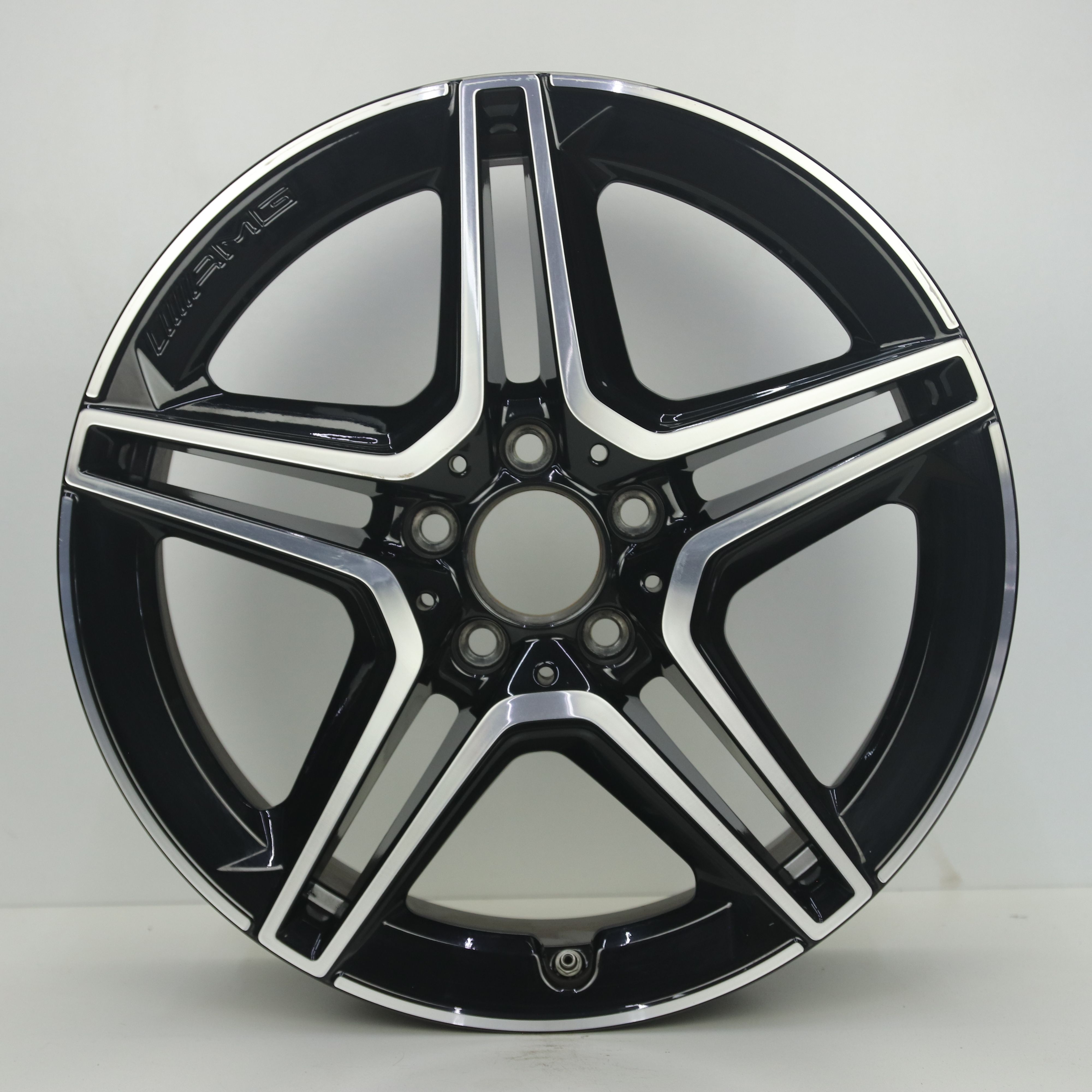 IN1003207 Originele 18 inch lichtmetalen Mercedes-Benz A-klasse AMG velgen 7.50X18 5X112 ET49.0 NB66.60 Zwart Gepolijst