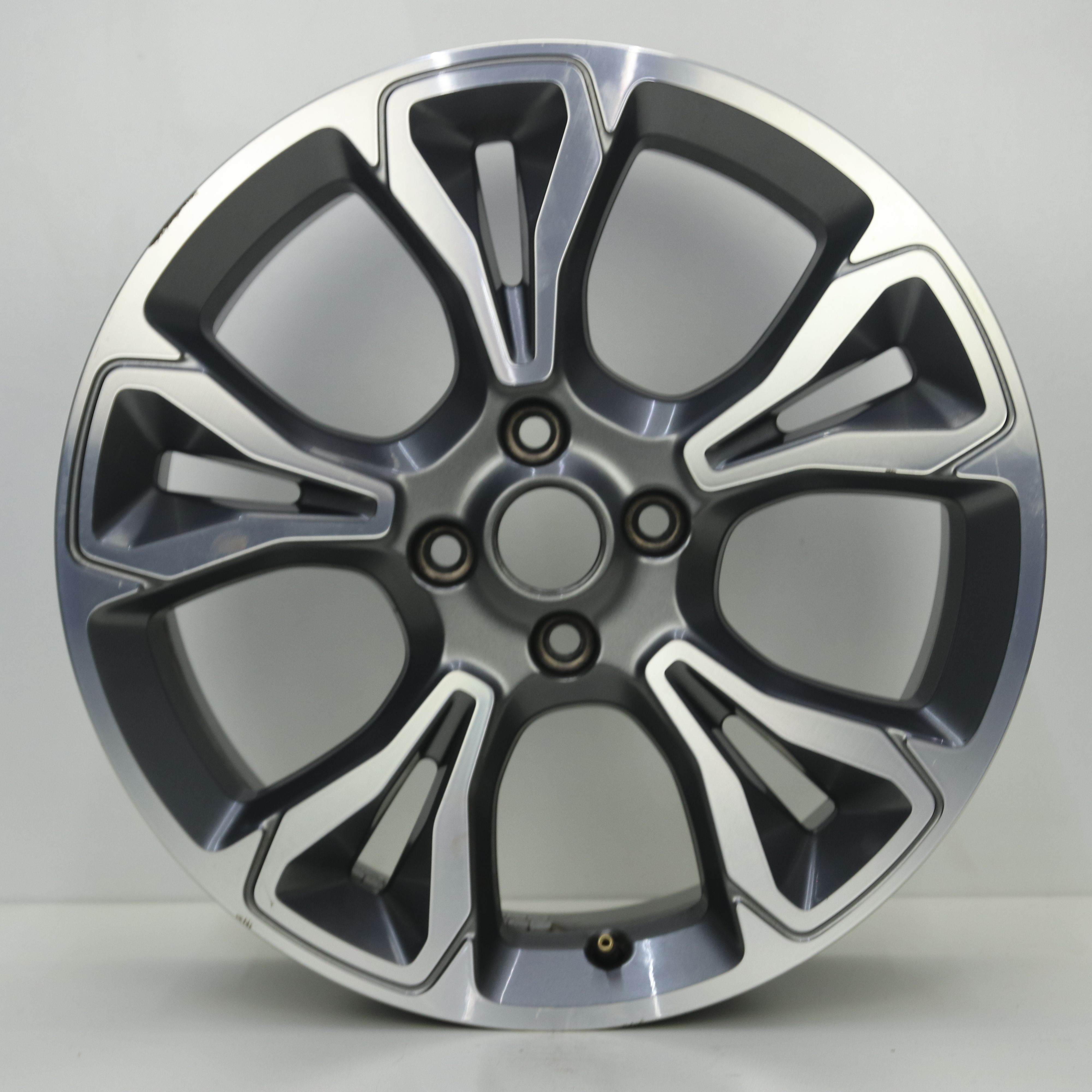 IN1003248 Originele 18 inch lichtmetalen Ford Fiesta velgen 7.00X18 4X108 ET47.5 NB63.40 Antraciet gepolijst