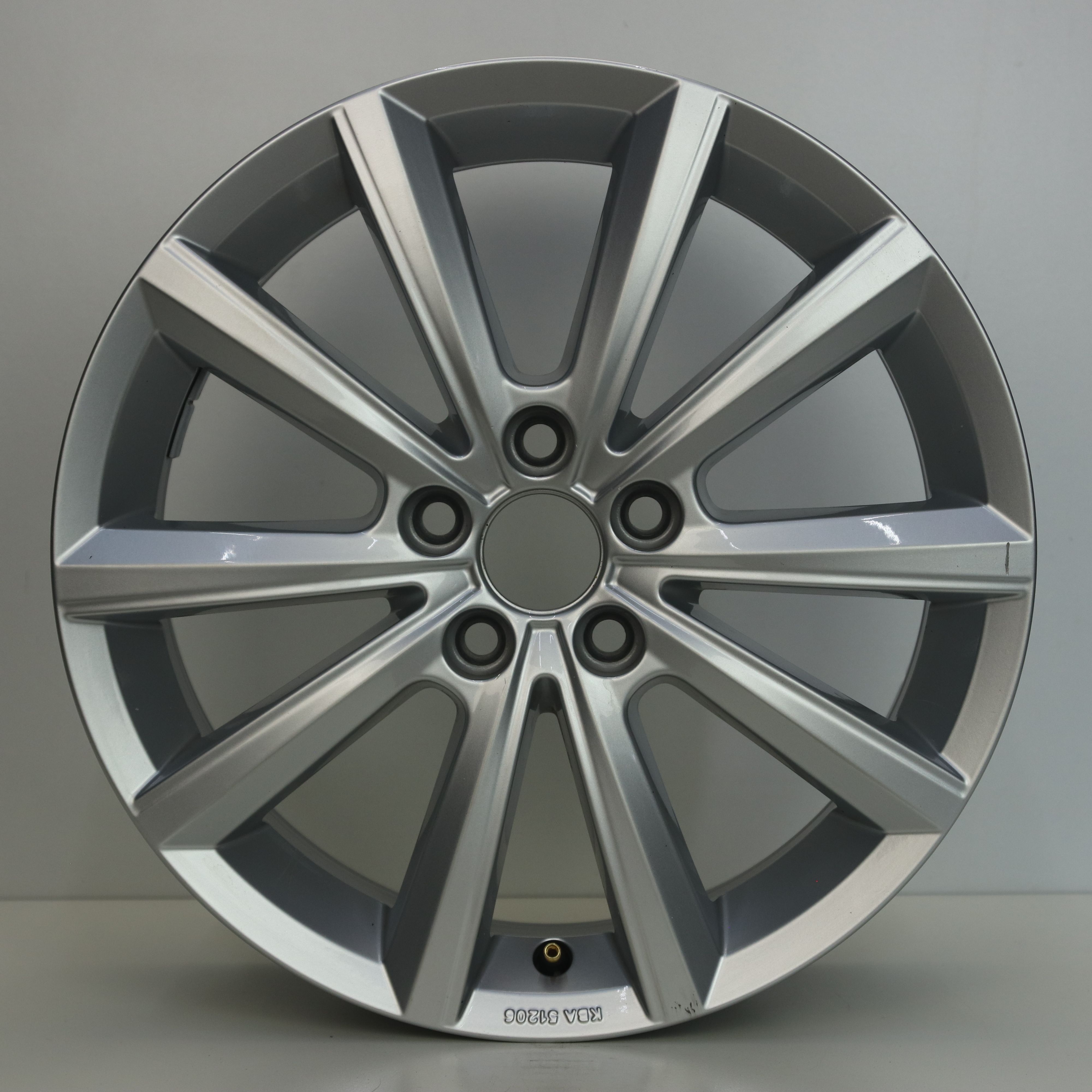 OS1006992 Originele 16 inch lichtmetalen Volkswagen Polo velgen 6.00X16 5X100 ET45.0 NB57.10 Zilver