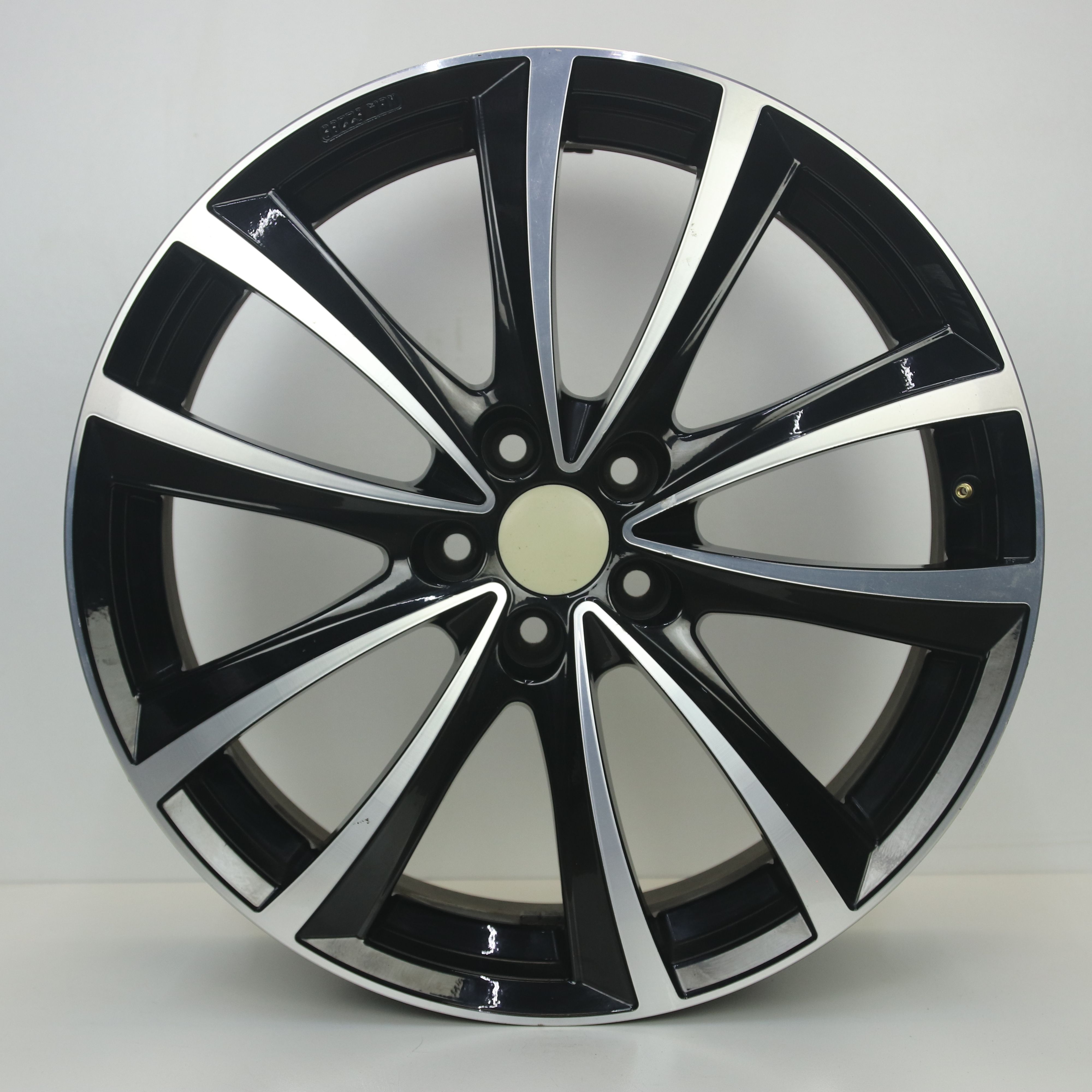 IN1003072 Set 19 inch lichtmetalen It Wheels Elena velgen 8.00X19 5X108 ET43.0 NB74.10 Zwart gepolijst