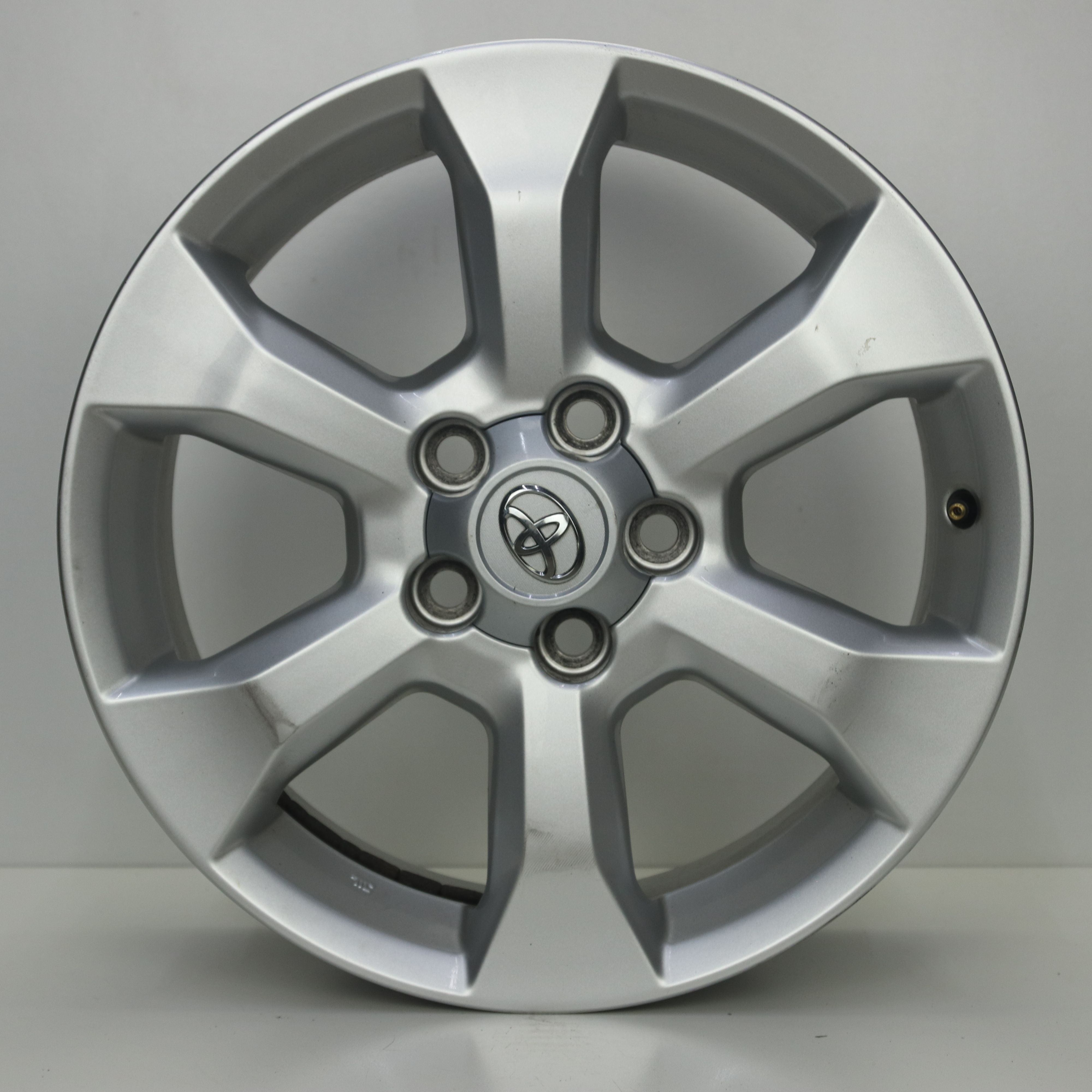 OS1007964 Originele 17 inch lichtmetalen Toyota velgen 6.50X17 5X114.3 ET45.0 NB60.10