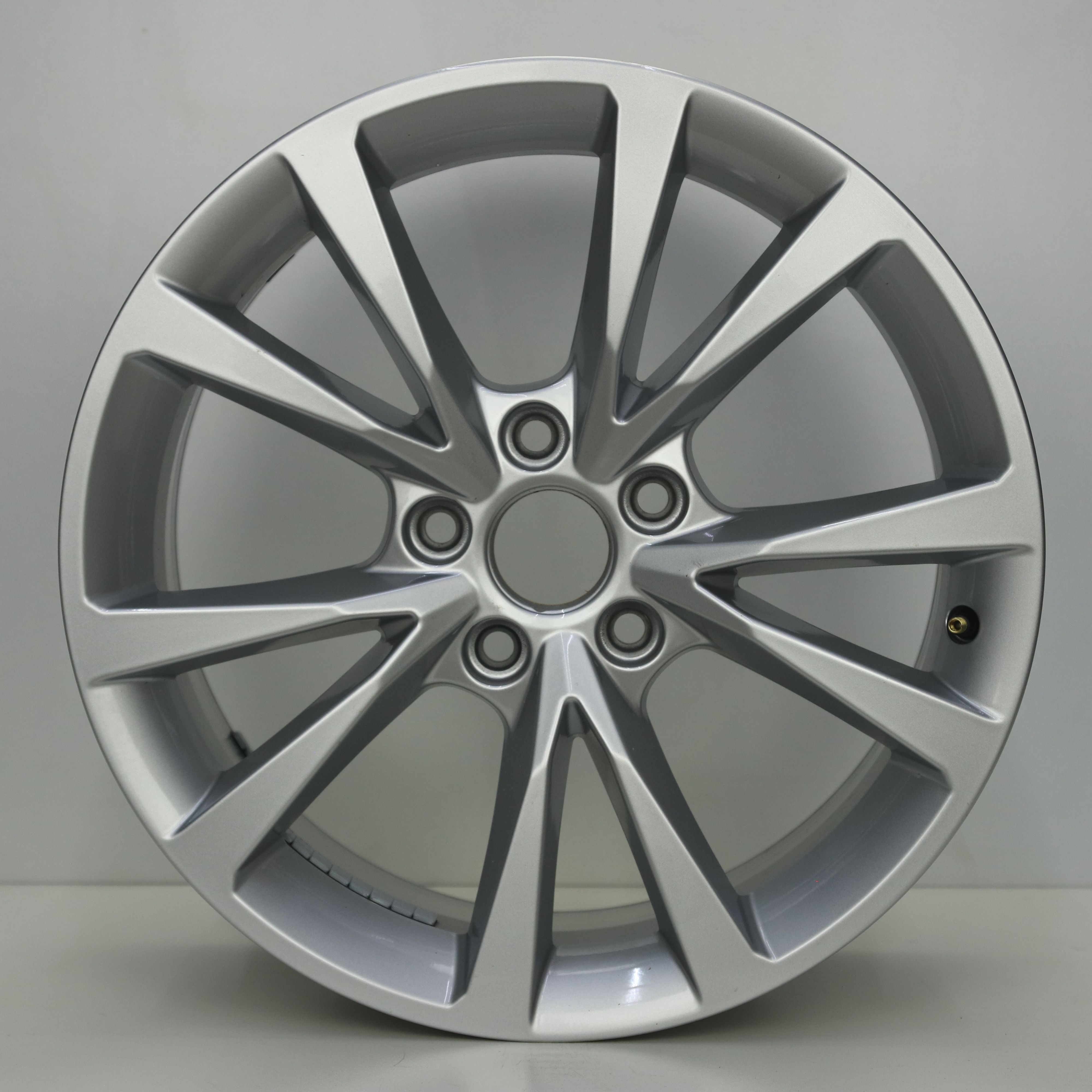 OS1008449 Originele 17 inch lichtmetalen Audi A3 velgen 8.00X17 5X112 ET46.0 NB57.10 Zilver
