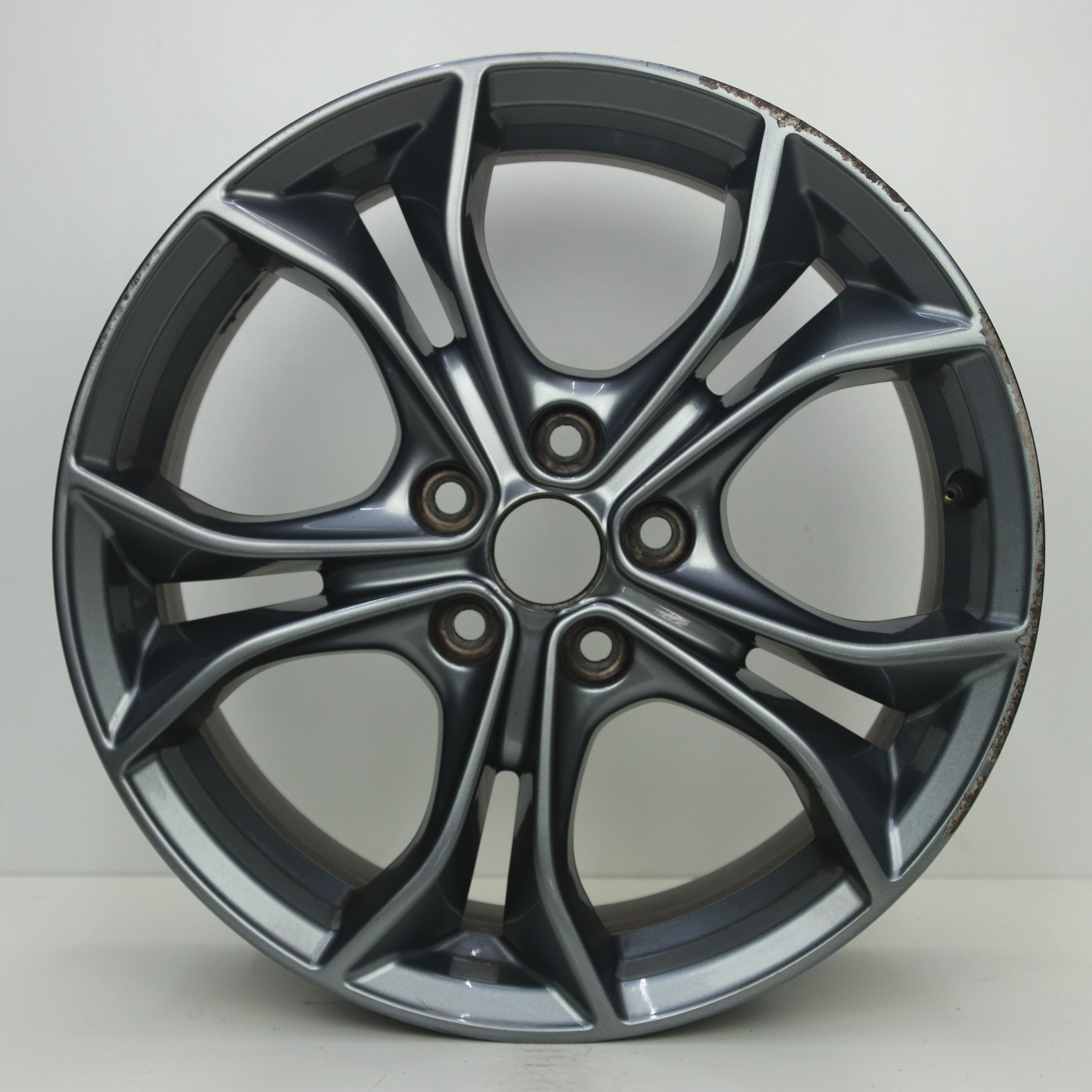IN1003268 Originele 17 inch lichtmetalen Ford Focus velgen 7.00X17 5X108 ET50.0 NB63.40 Antraciet