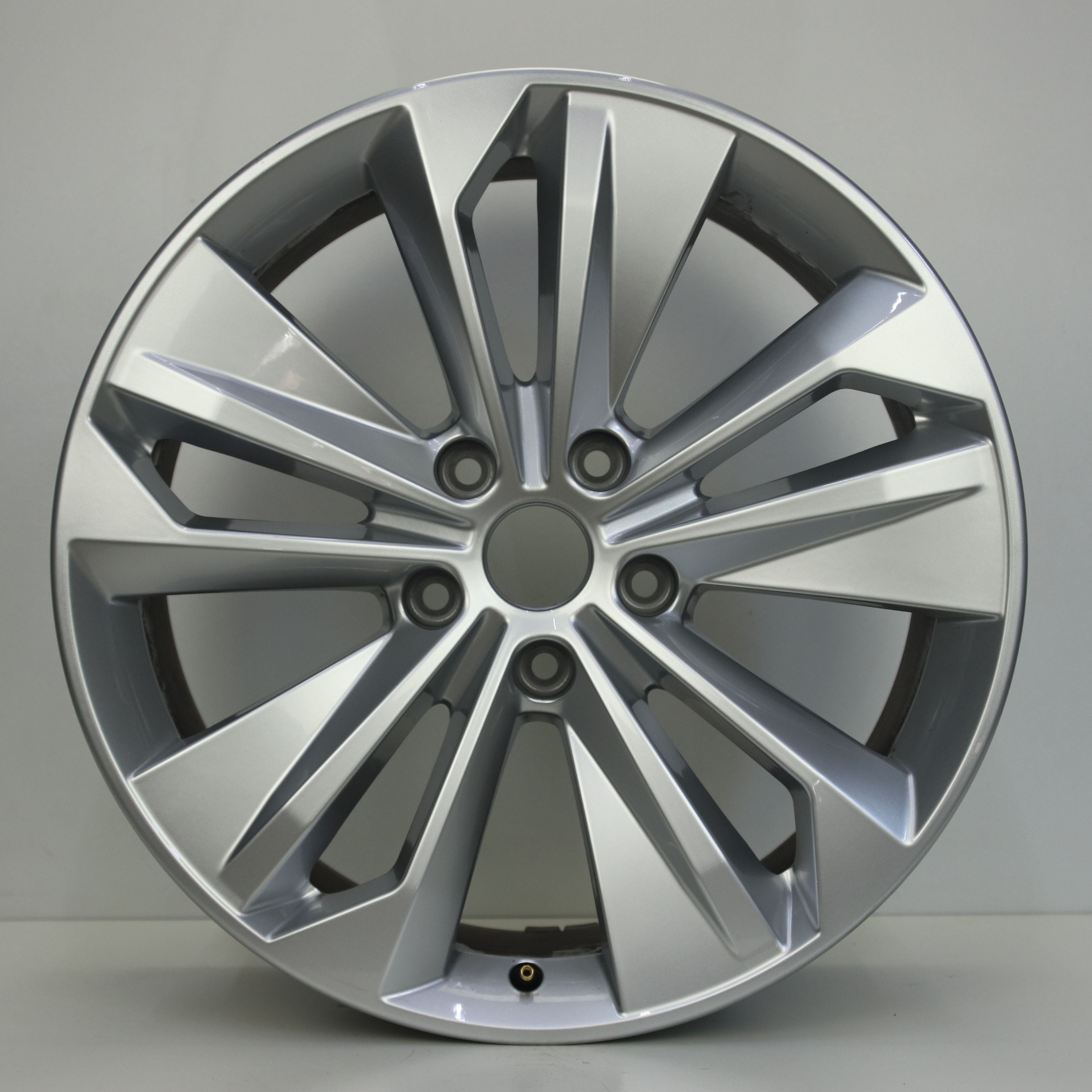 OS1008475 Originele 20 inch lichtmetalen Audi Q6 etron velgen 8.50X20 5X130 ET35.0 NB66.50 Zilver