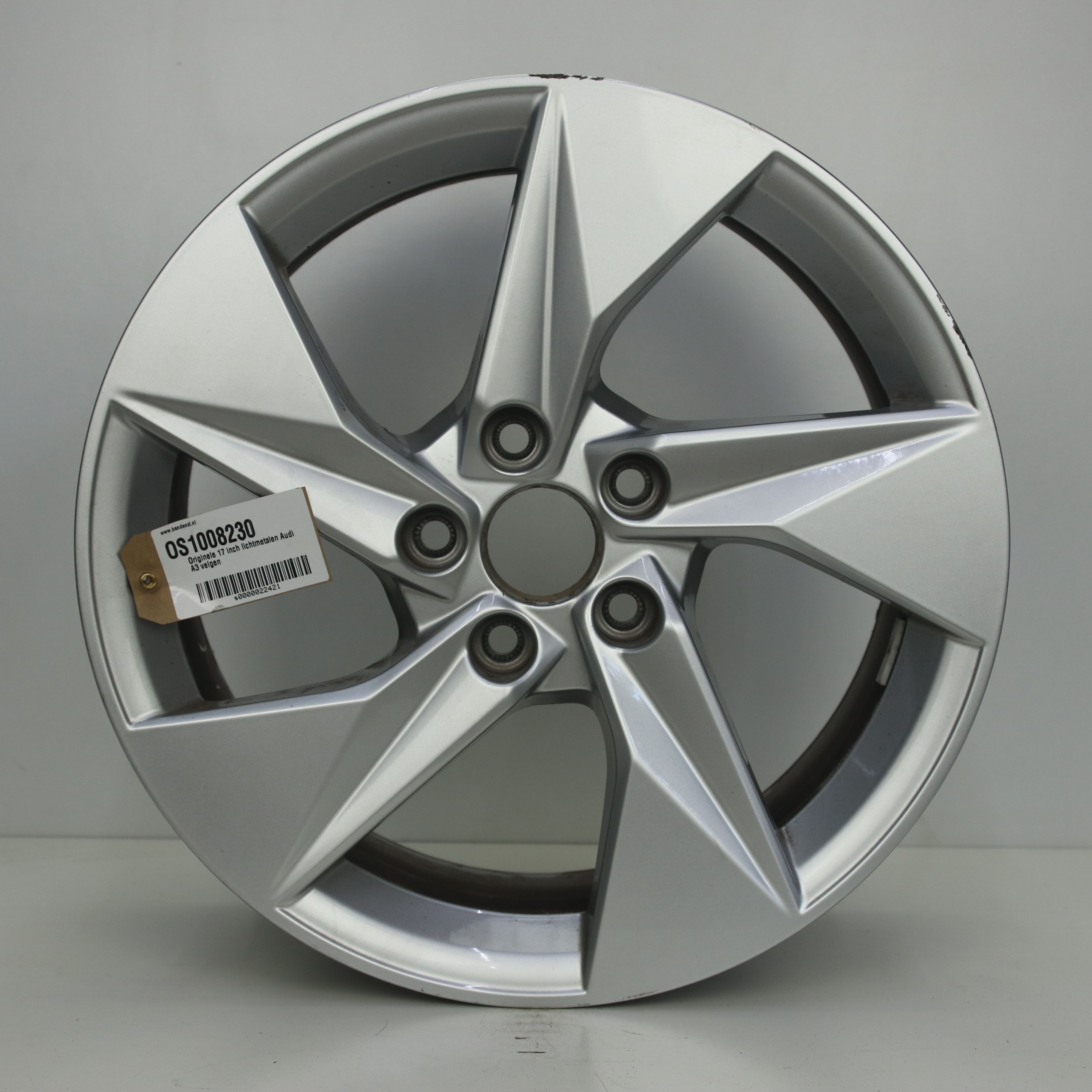OS1008230 Originele 17 inch lichtmetalen Audi A3 velgen 8.00X17 5X112 ET46.0 NB57.10 Zilver