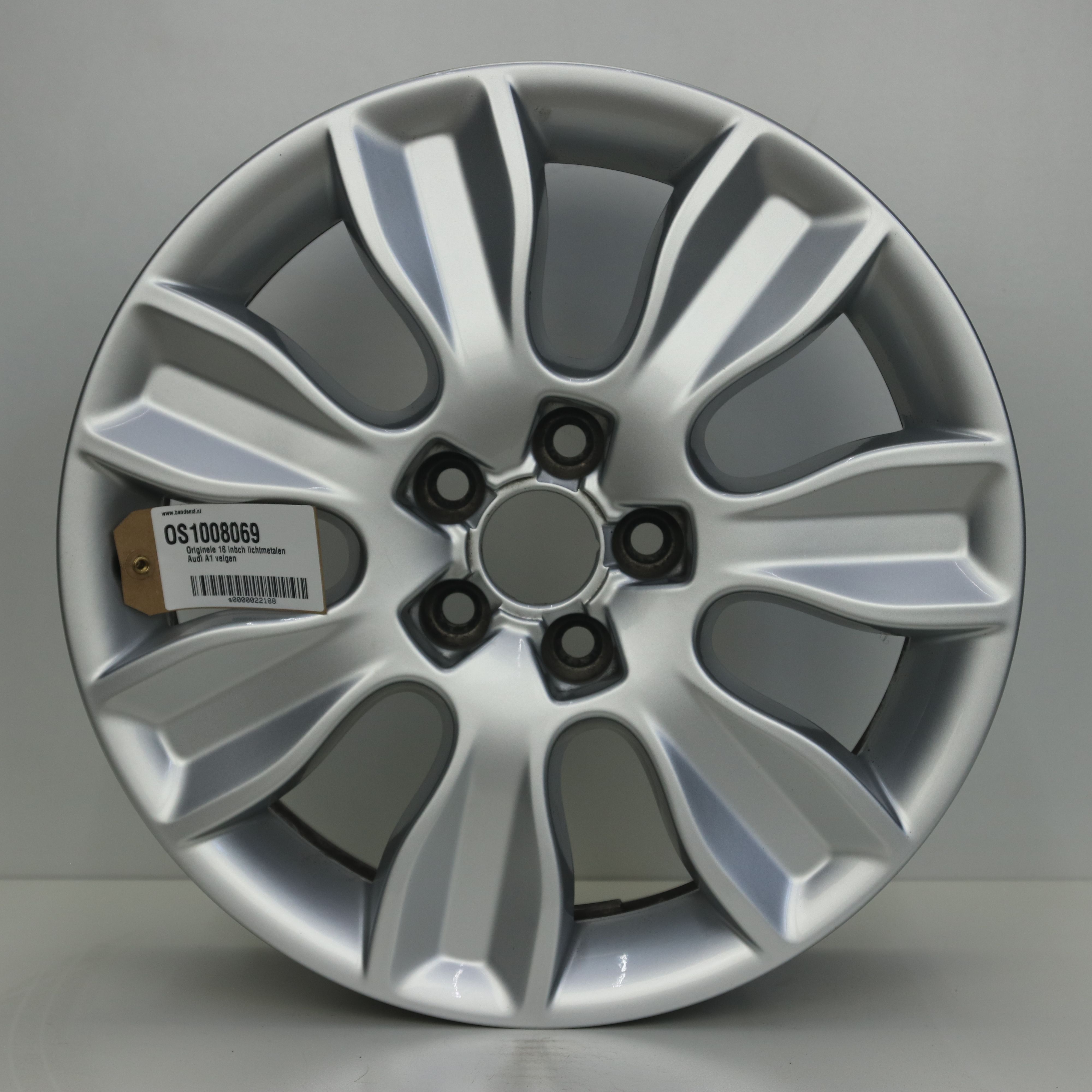 OS1008069 Originele 16 inbch lichtmetalen Audi A1 velgen 6.00X16 5X100 ET30.0 NB57.10 Zilver