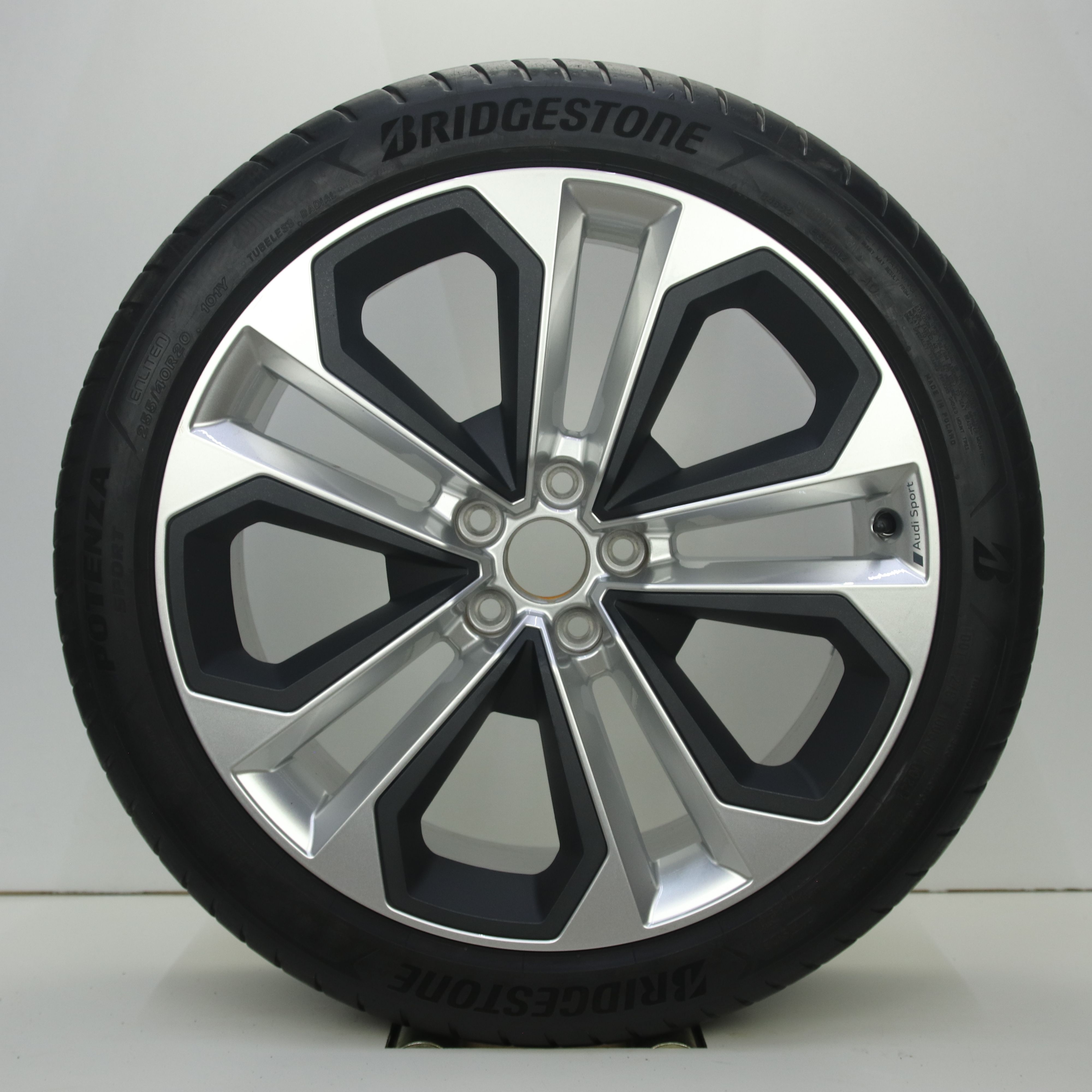 OS1008452 Originele 20 inch lichtmetalen Audi RSQ3 velgen 8.50X20 5X112 ET38.0 NB57.10 Zilver