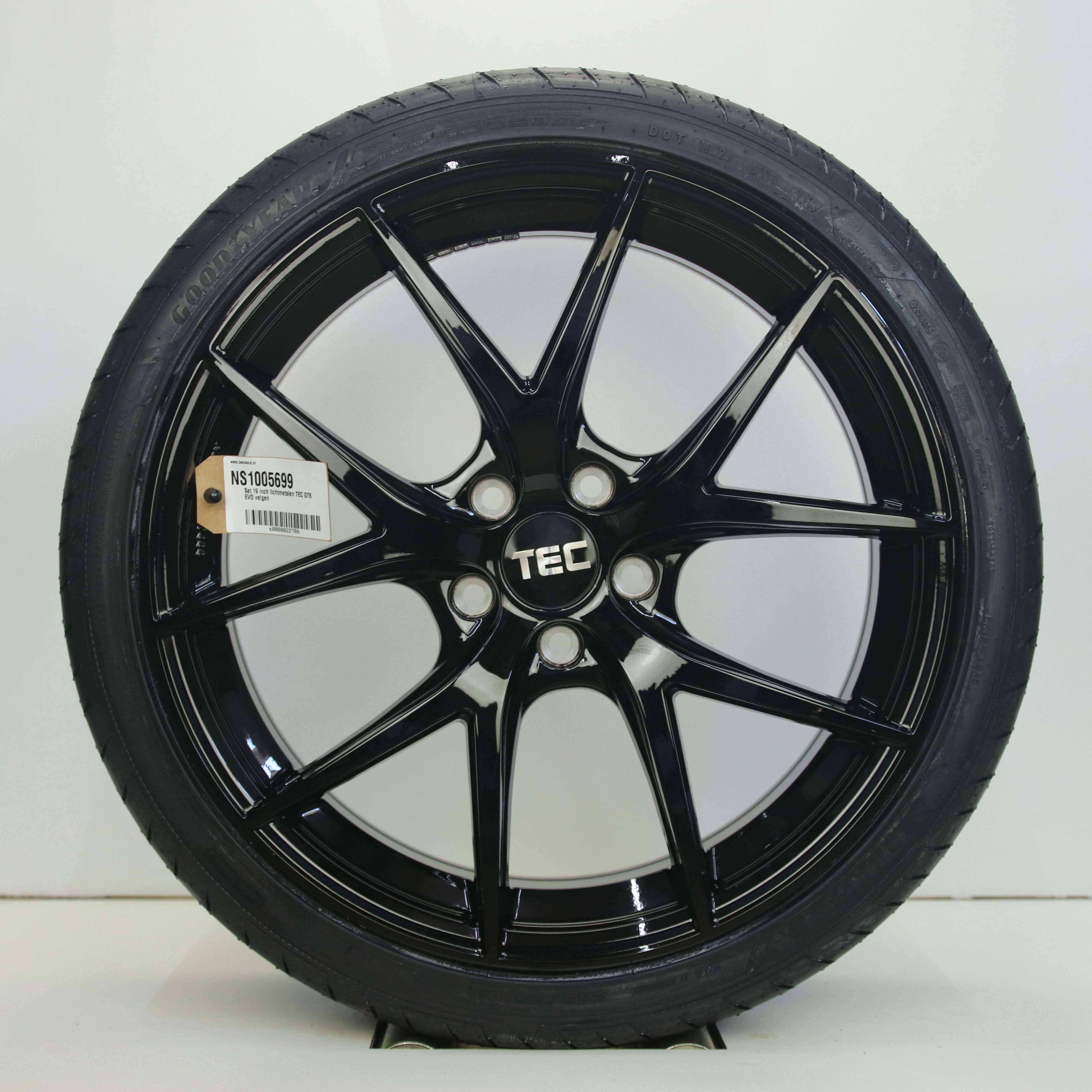 NS1005699 Set 19 inch lichtmetalen TEC GT6 EVO velgen 8.00X19 5X112 ET45.0 NB72.50 Zwart