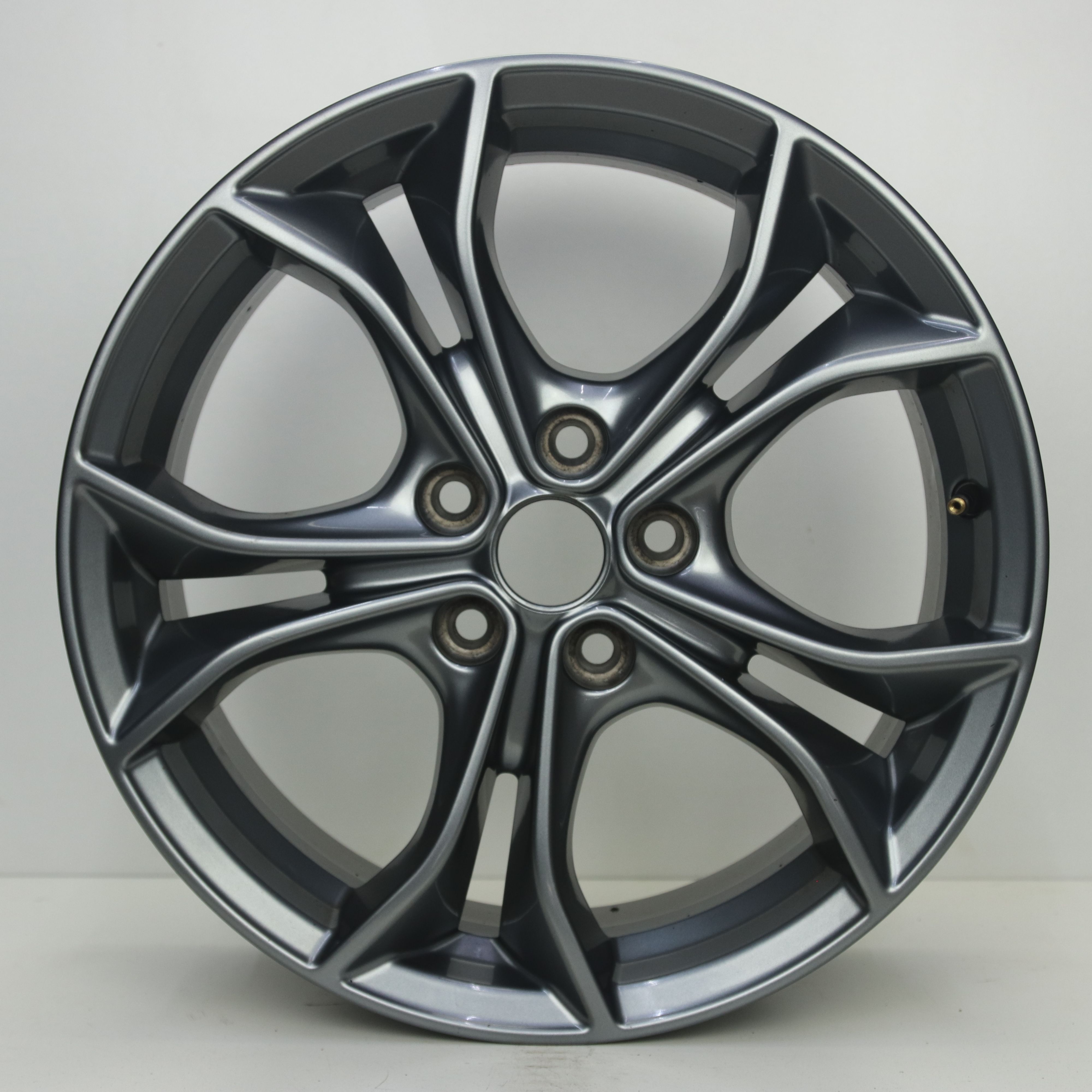 IN1003268 Originele 17 inch lichtmetalen Ford Focus velgen 7.00X17 5X108 ET50.0 NB63.40 Antraciet