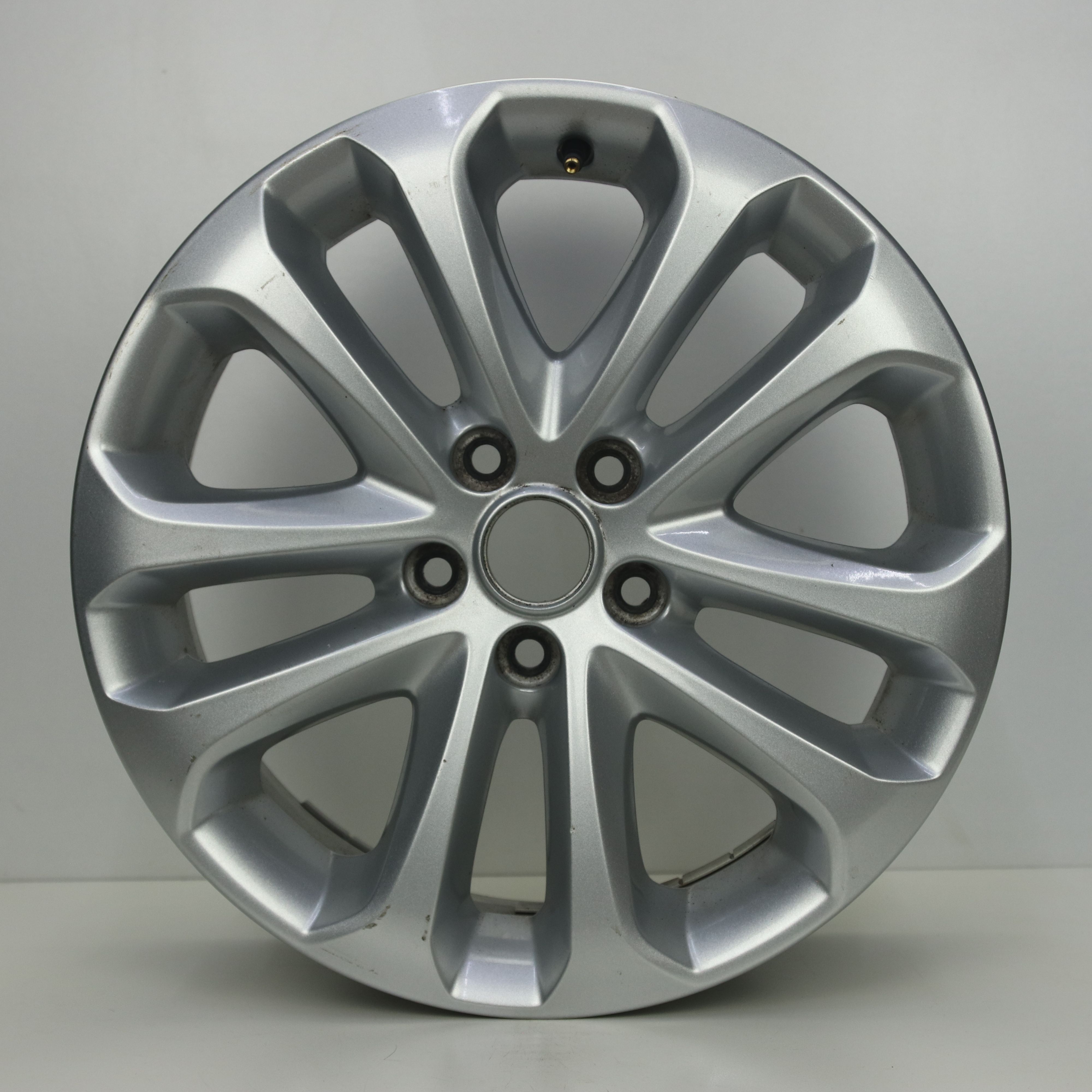OS1008394 Originele 17 inch lichtmetalen Ford C-max velgen 7.00X17 5X108 ET50.0 NB63.40 Zilver