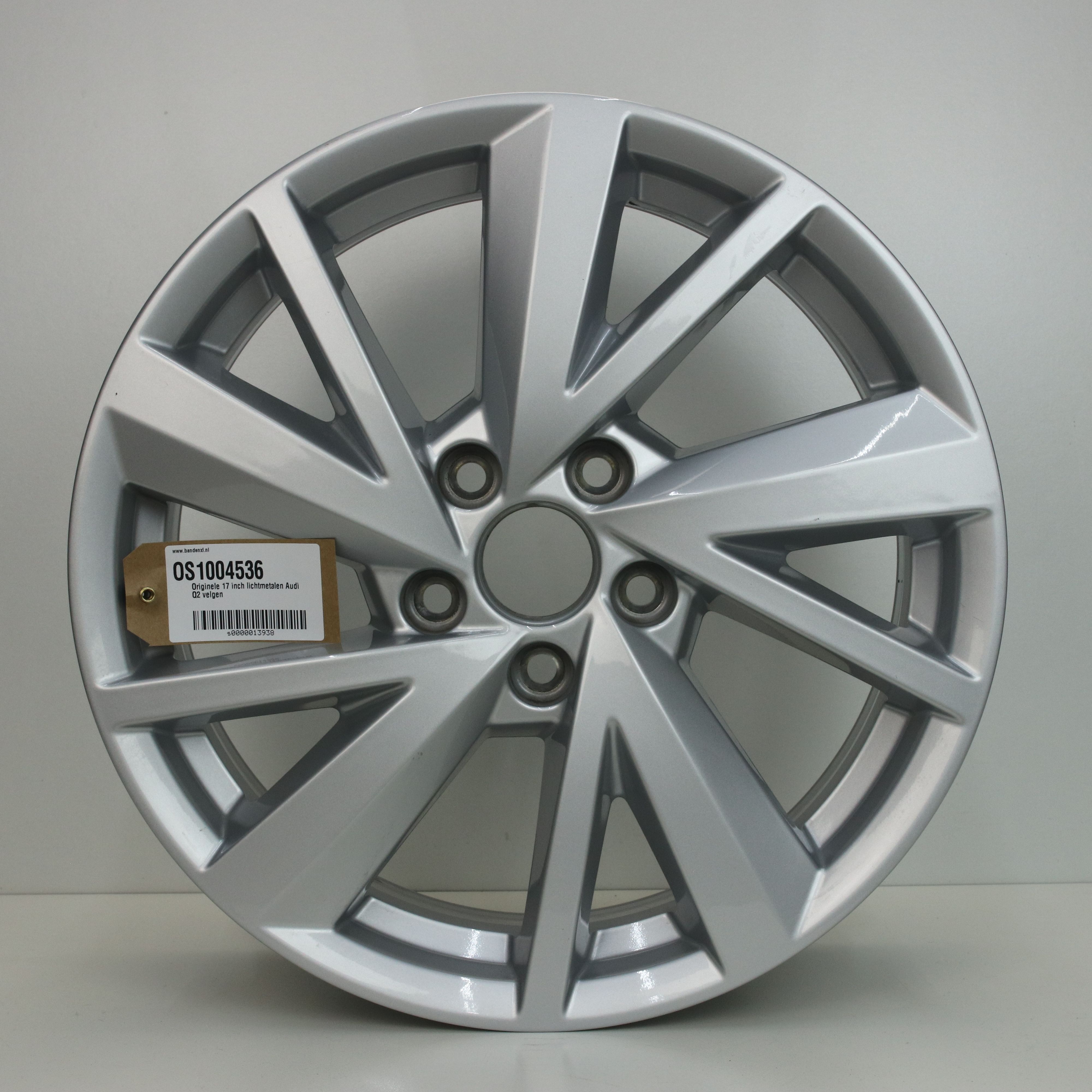 OS1004536 Originele 17 inch lichtmetalen Audi Q2 velgen 7.00X17 5X112 ET45.0 NB57.10 Zilver