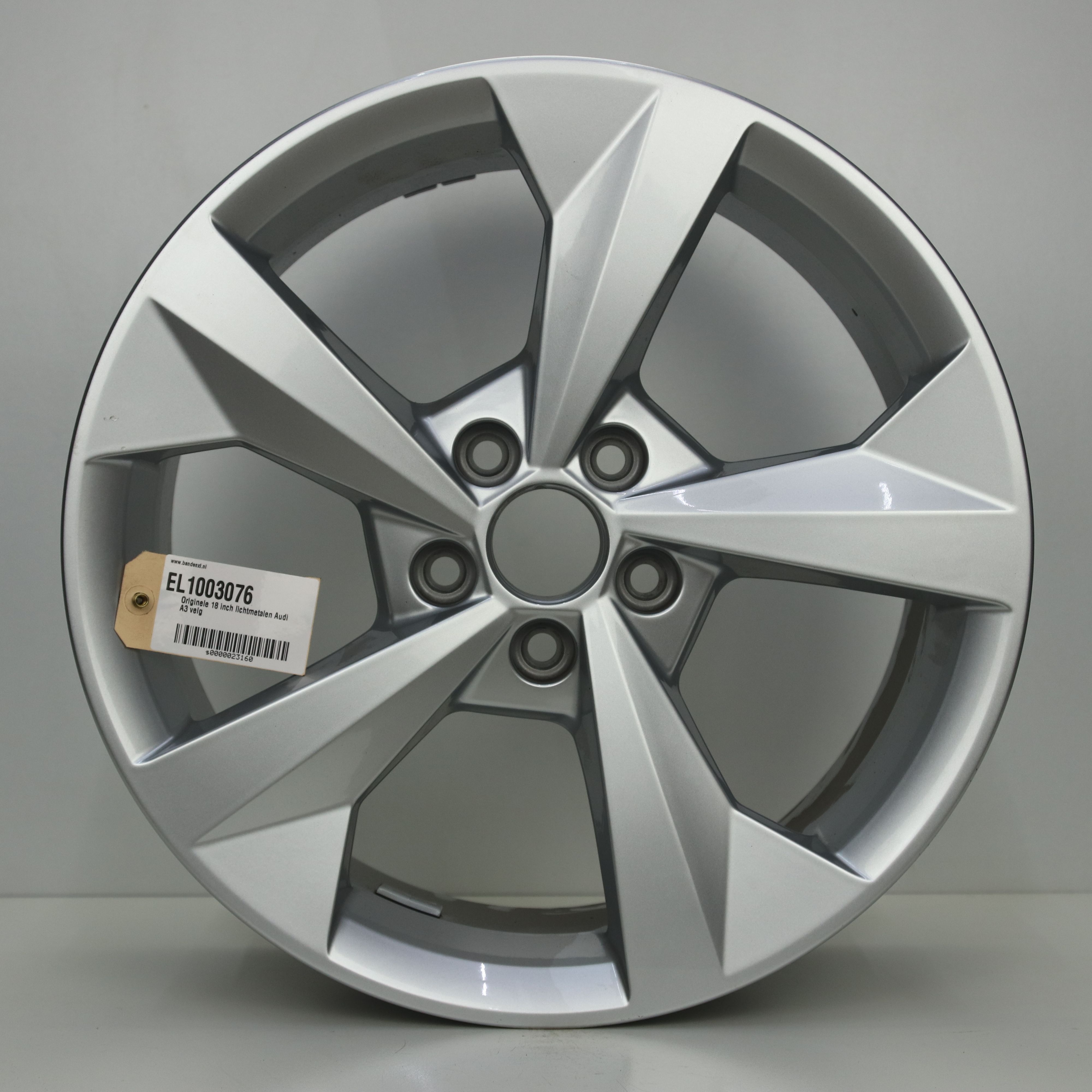 EL1003076 Originele 18 inch lichtmetalen Audi A3 velg 8.00X18 5X112 ET46.0 NB57.10 Zilver