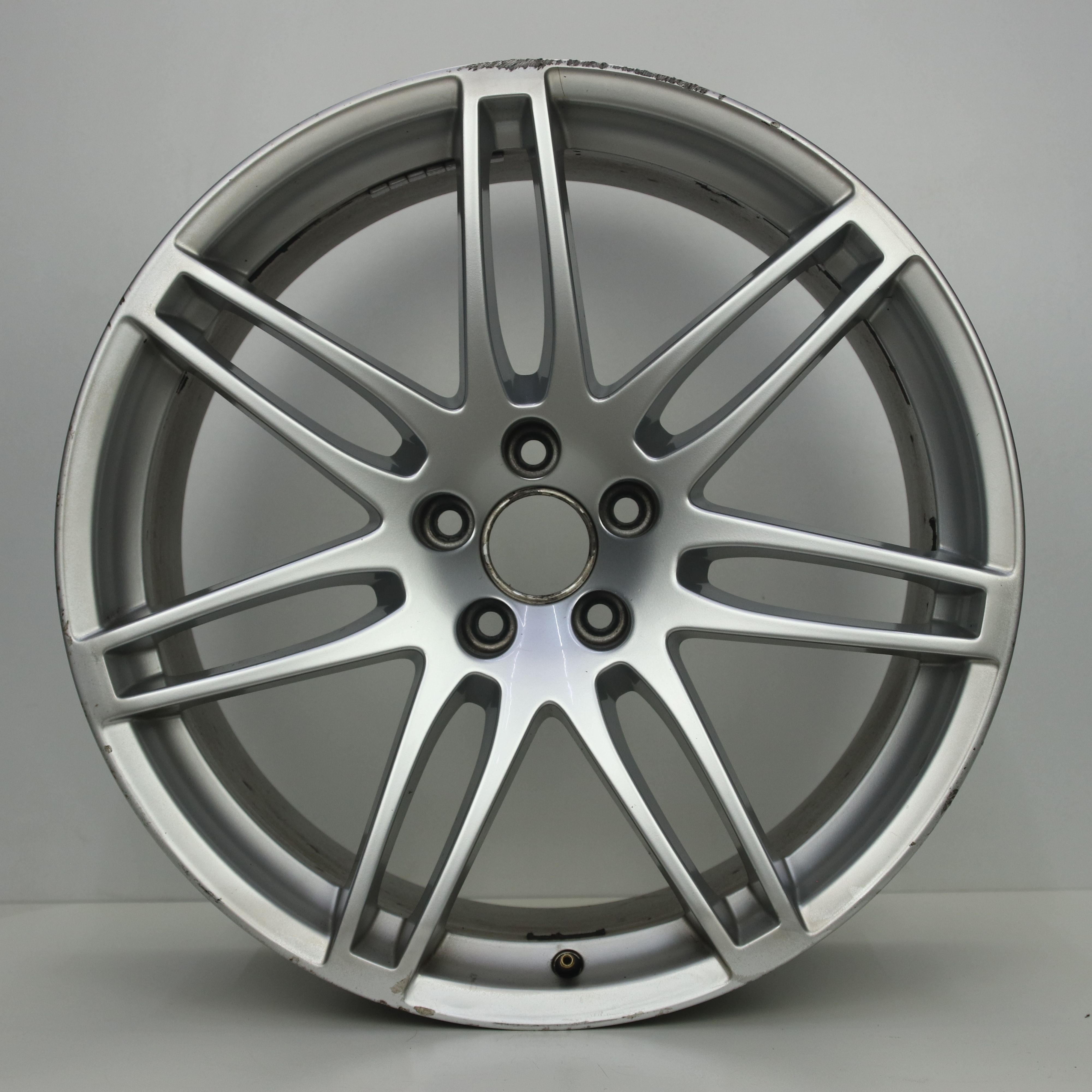IN1003220 Originele 20 inch lichtmetalen Audi A5 velgen 9.00X20 5X112 ET29.0 NB66.60 Zilver