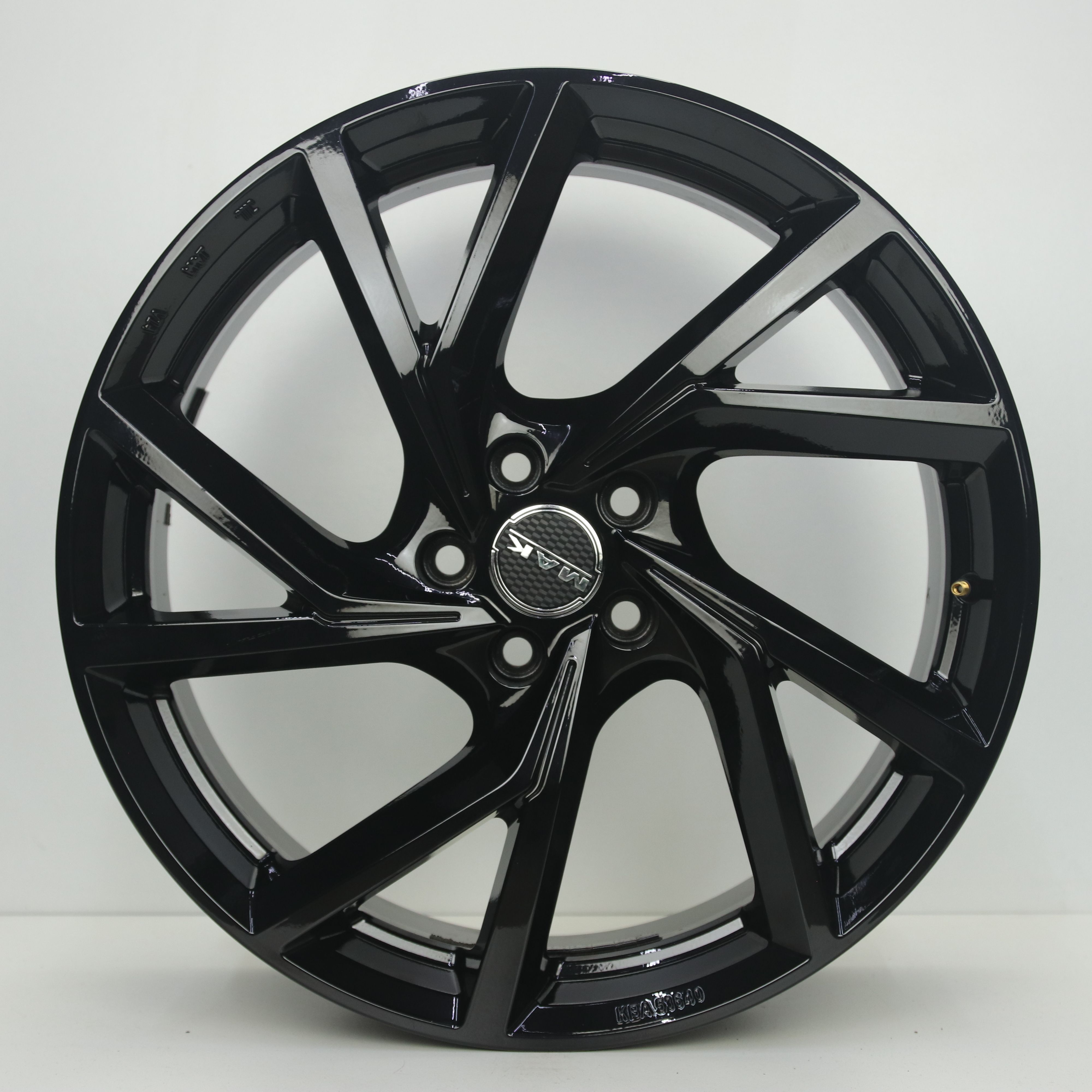 IN1003190 Set 19 inch lichtmetalen MAK velgen 8.00X19 5X108 ET42.0 NB72.00 Zwart
