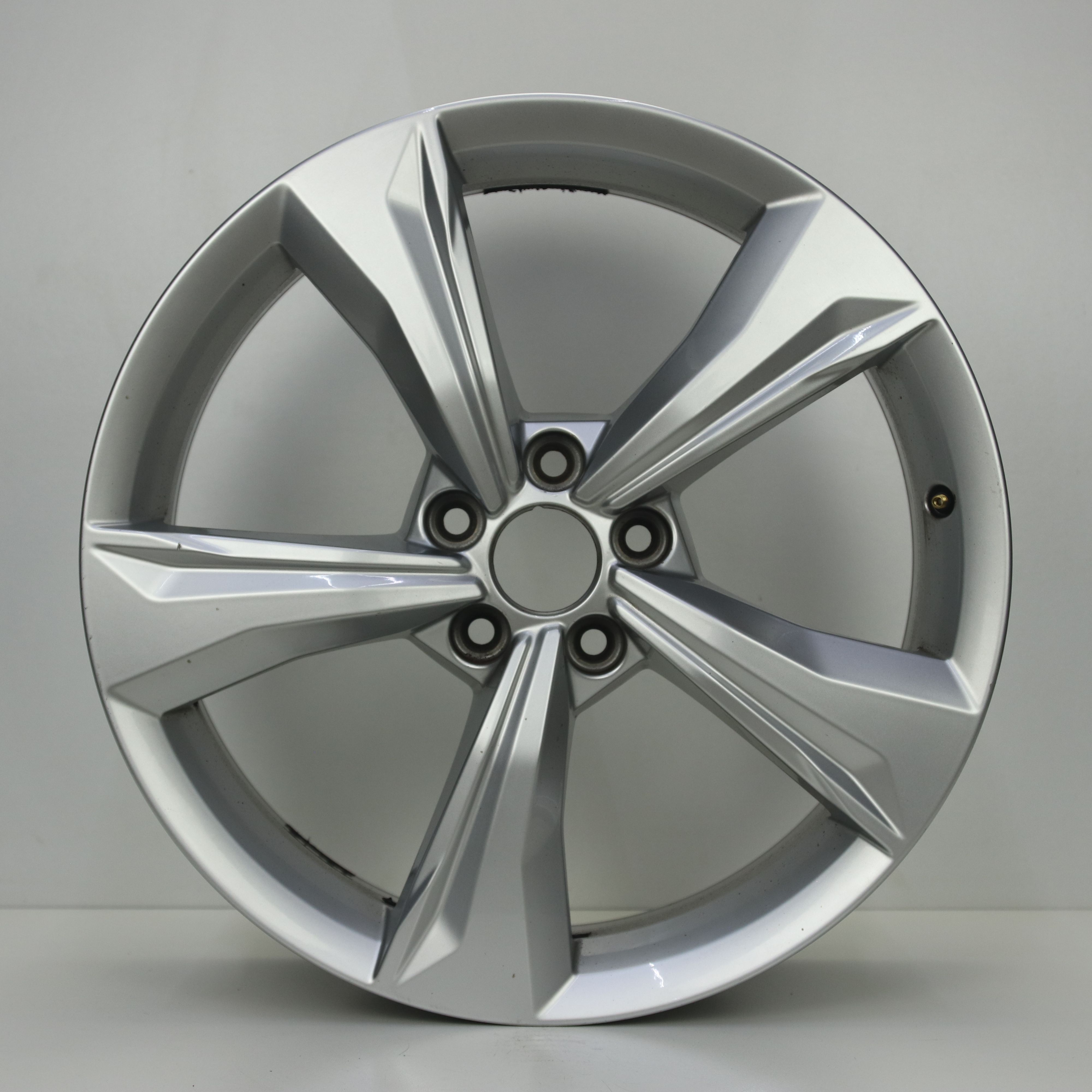 IN1003301 Originele 19 inch lichtmetalen Audi Q5 velgen 7.00X19 5X112 ET34.0 NB66.60 Zilver