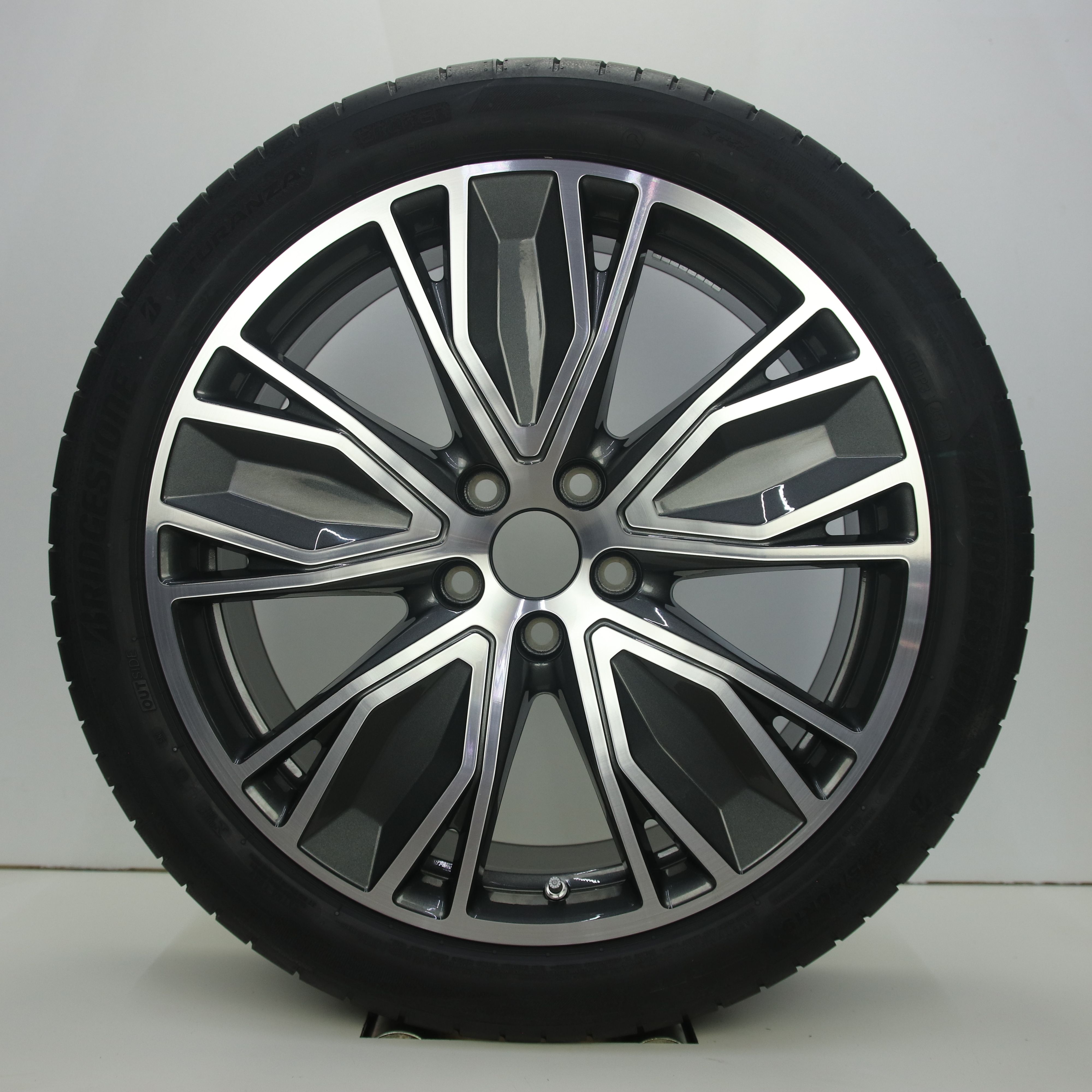 OS1008335 Originele 19 inch lichtmetalen Audi A5 velgen 8.00X19 5X112 ET44.0 NB66.60 Antraciet Gepolijst