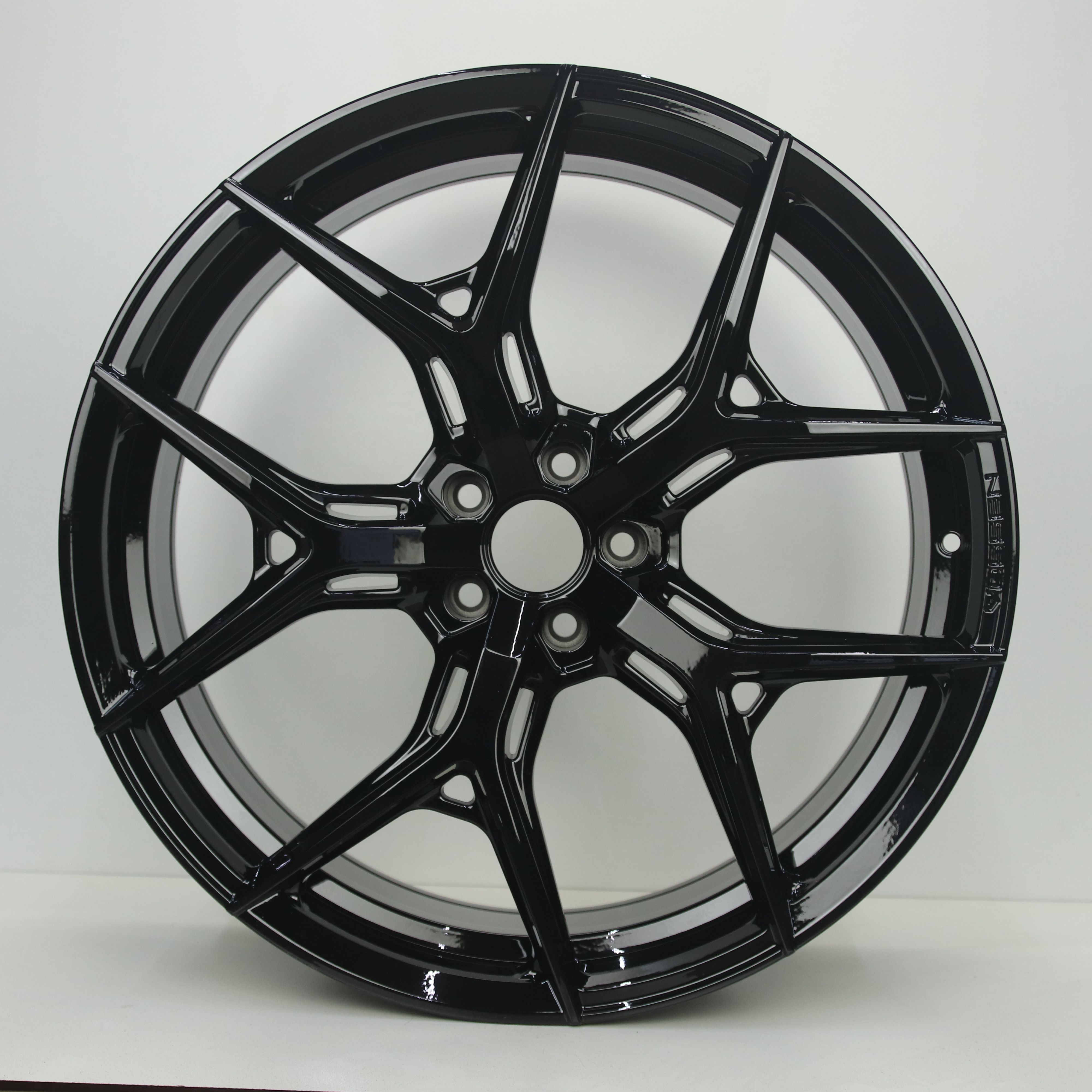 IN1003200 Set 22 inch lichtmetalen Vossen HF-5 velgen (Breedset) 9.50X22 5X112 ET30.0 NB66.60 Zwart