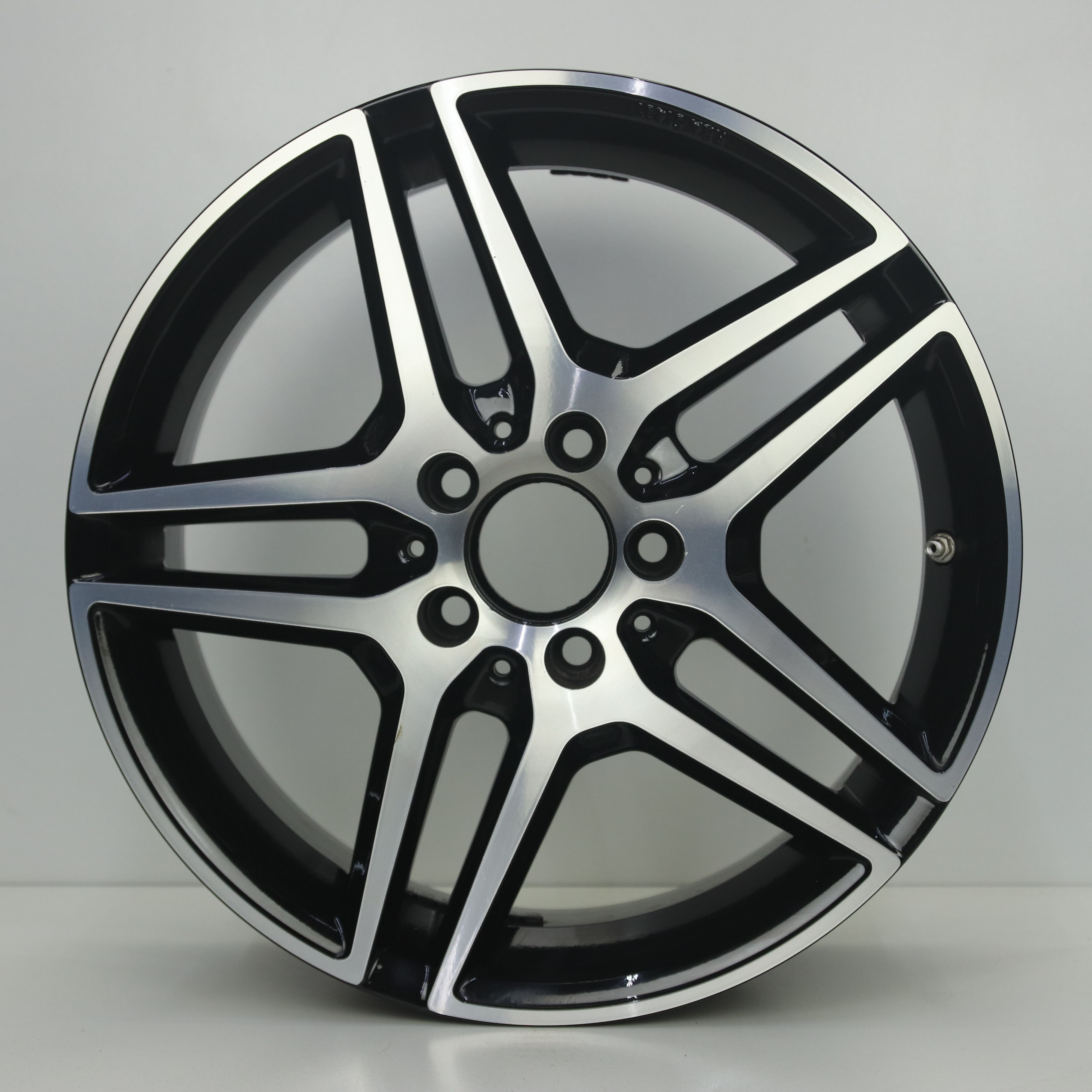 IN1003195 Set 17 inch lichtmetalen GMP Mythos velgen 7.50X17 5X112 ET42.0 NB66.60 Zwart gepolijst