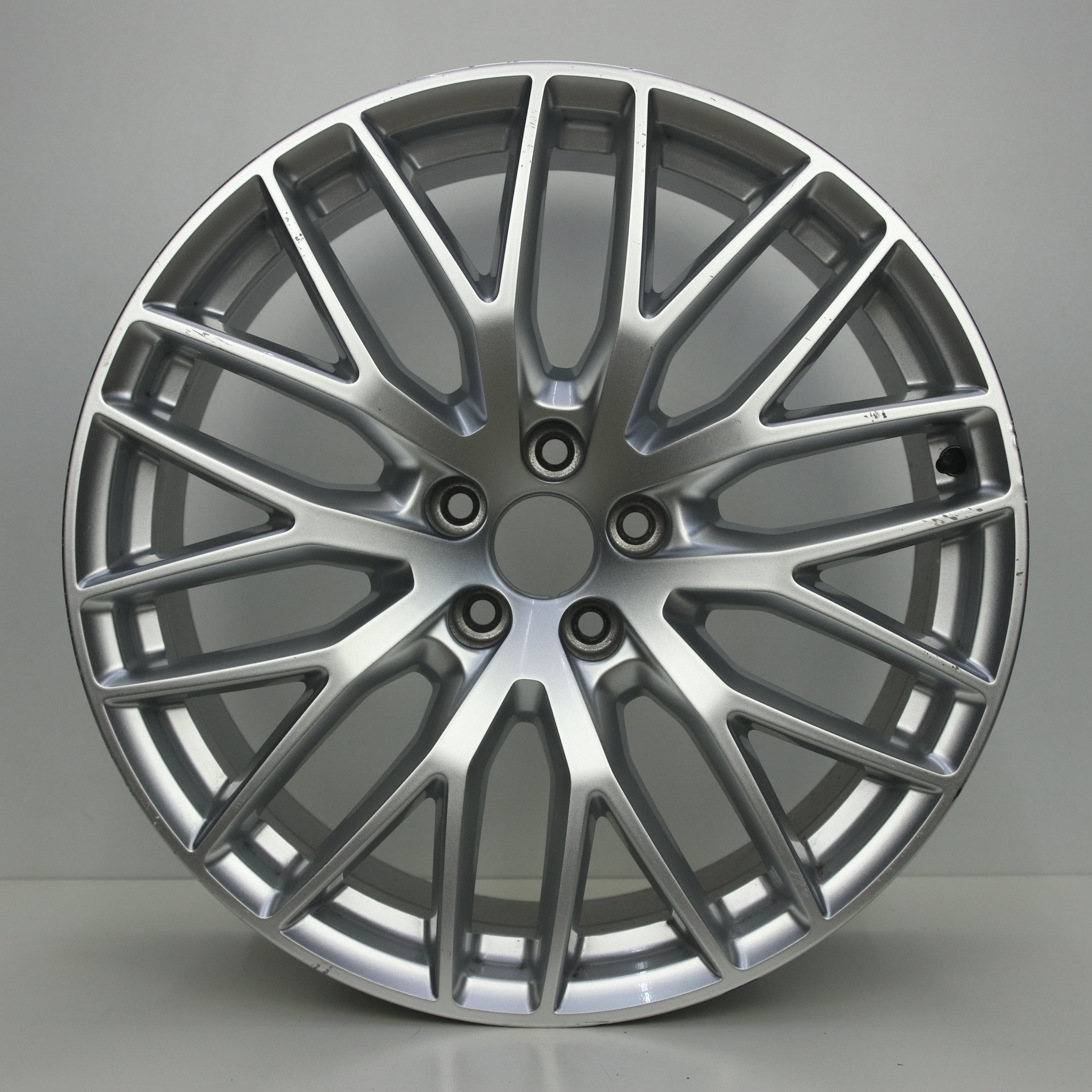 OS1007791 Originele 20 inch lichtmetalen Audi Q7 velgen 9.00X20 5X112 ET33.0 NB66.50 Zilver