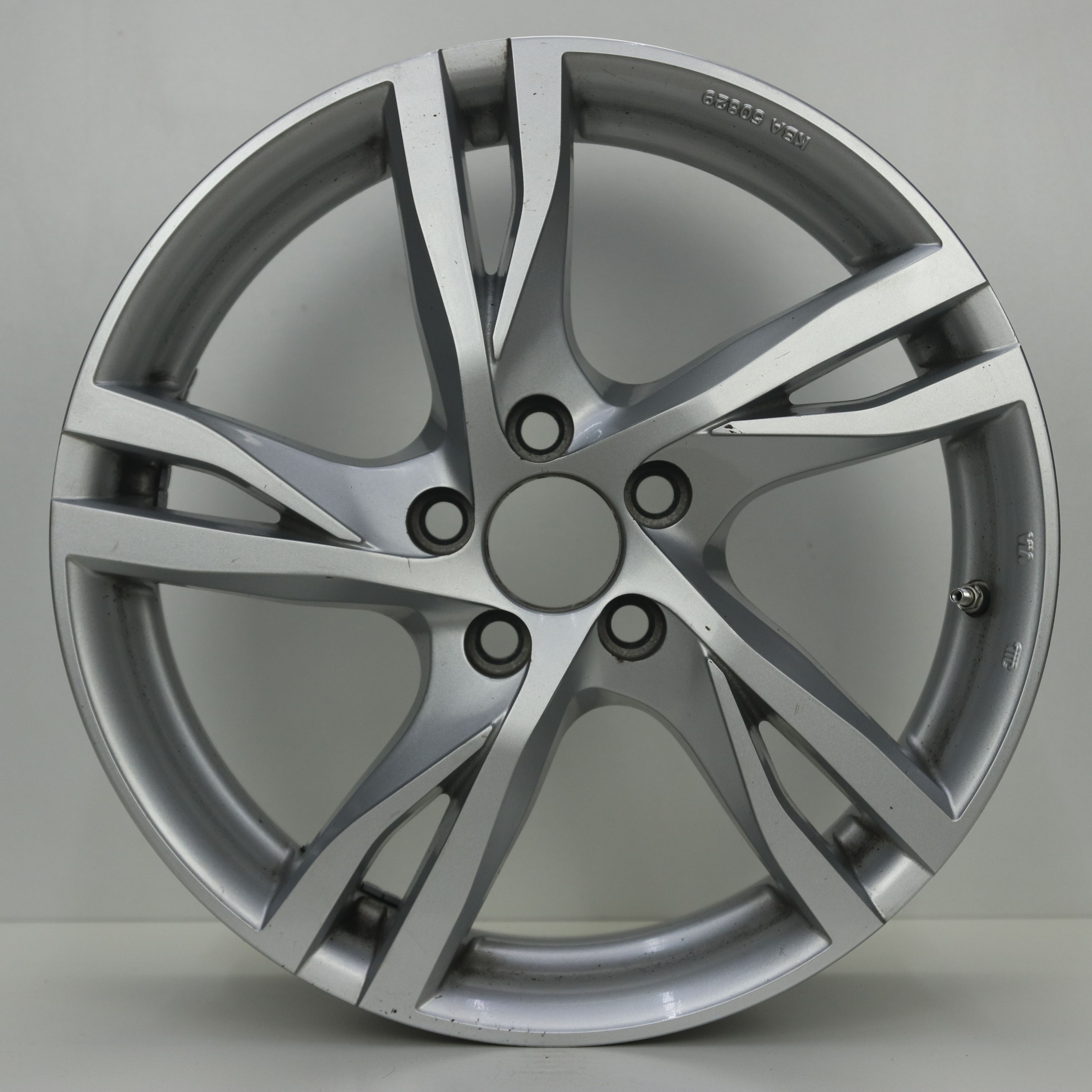 OS1007709 Set 17 inch lichtmetalen MAK velgen 7.00X17 5X108 ET50.0 NB63.40 Zilver