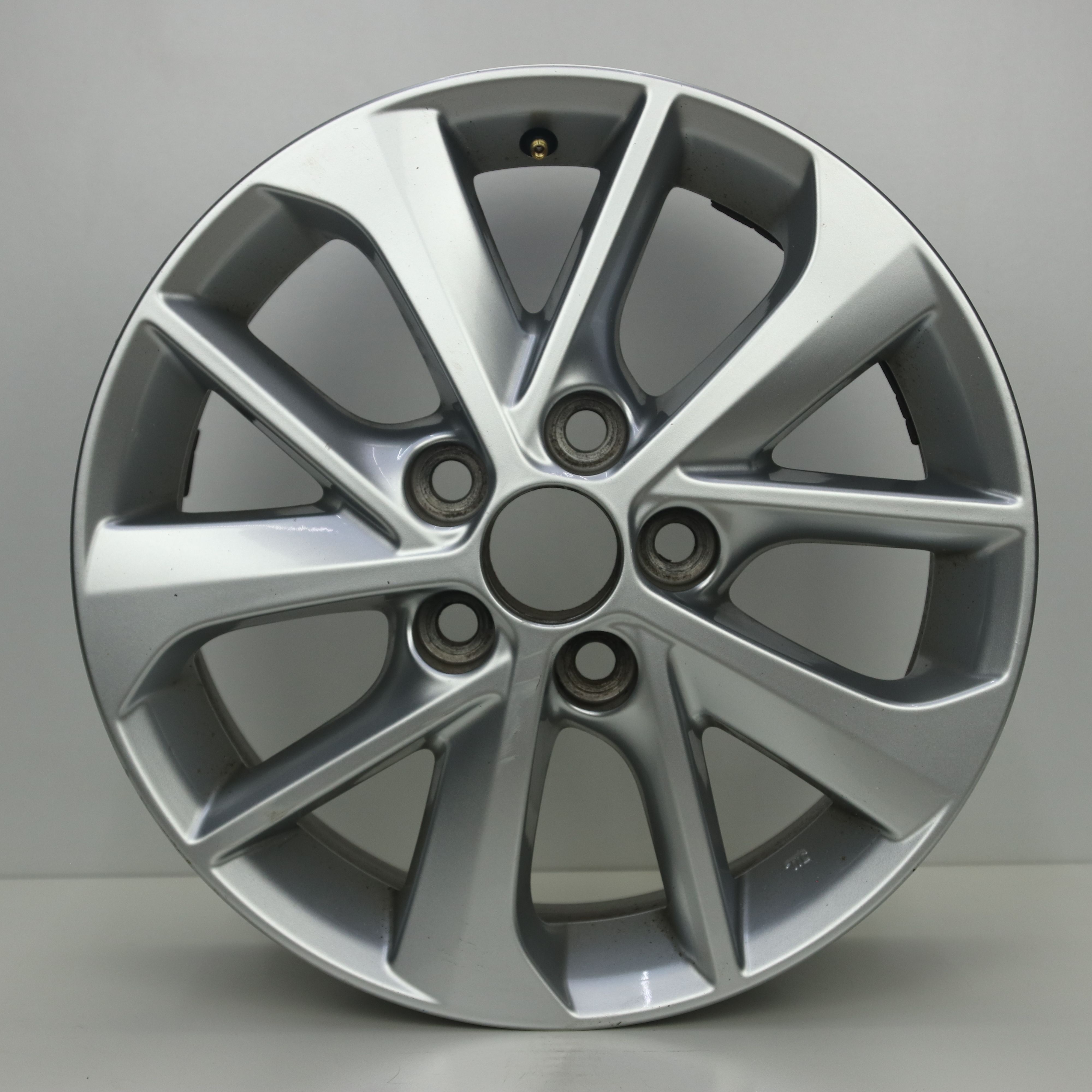 OS1007967 Originele 16 inch lichtmetalen Toyota velgen 6.50X16 5X114.3 ET45.0 NB60.10 Zilver
