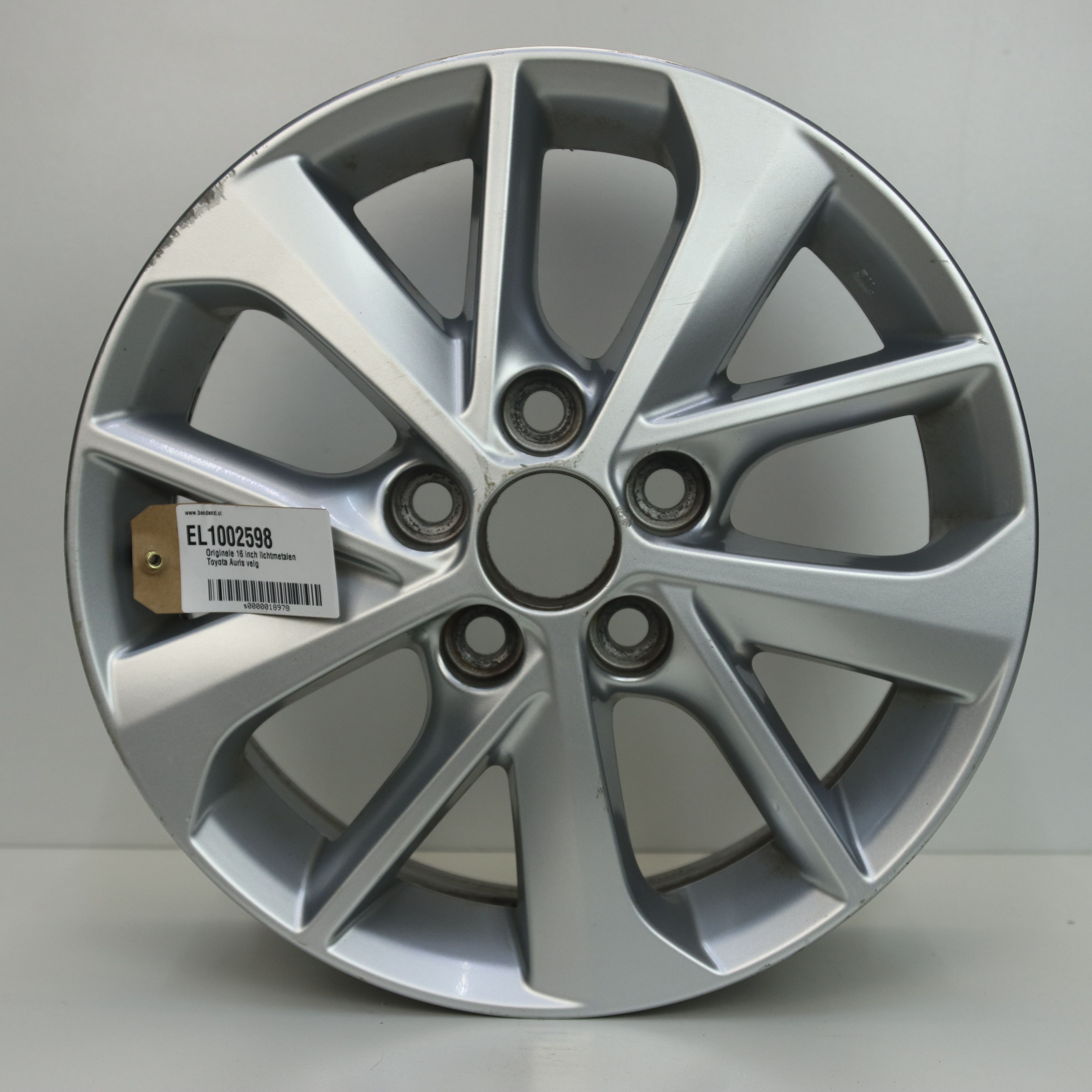 EL1002598 Originele 16 inch lichtmetalen Toyota Auris velg 6.50X16 5X114.3 ET45.0 NB60.10 Zilver