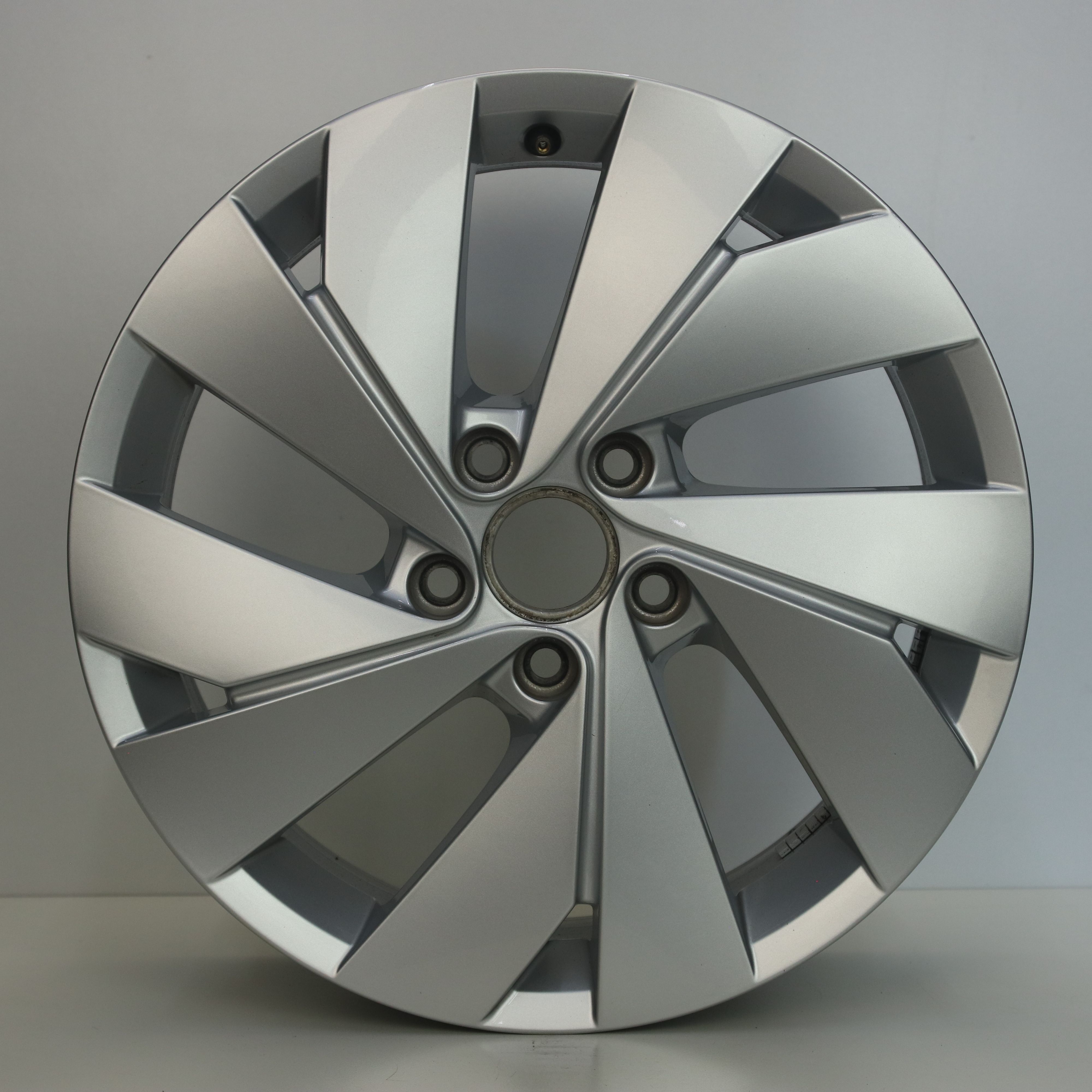 OS1007023 Originele 17 inch lichtmetalen Volkswagen Golf 8 velgen (Belmont) 6.50X17 5X112 ET46.0 NB57.10 Zilver
