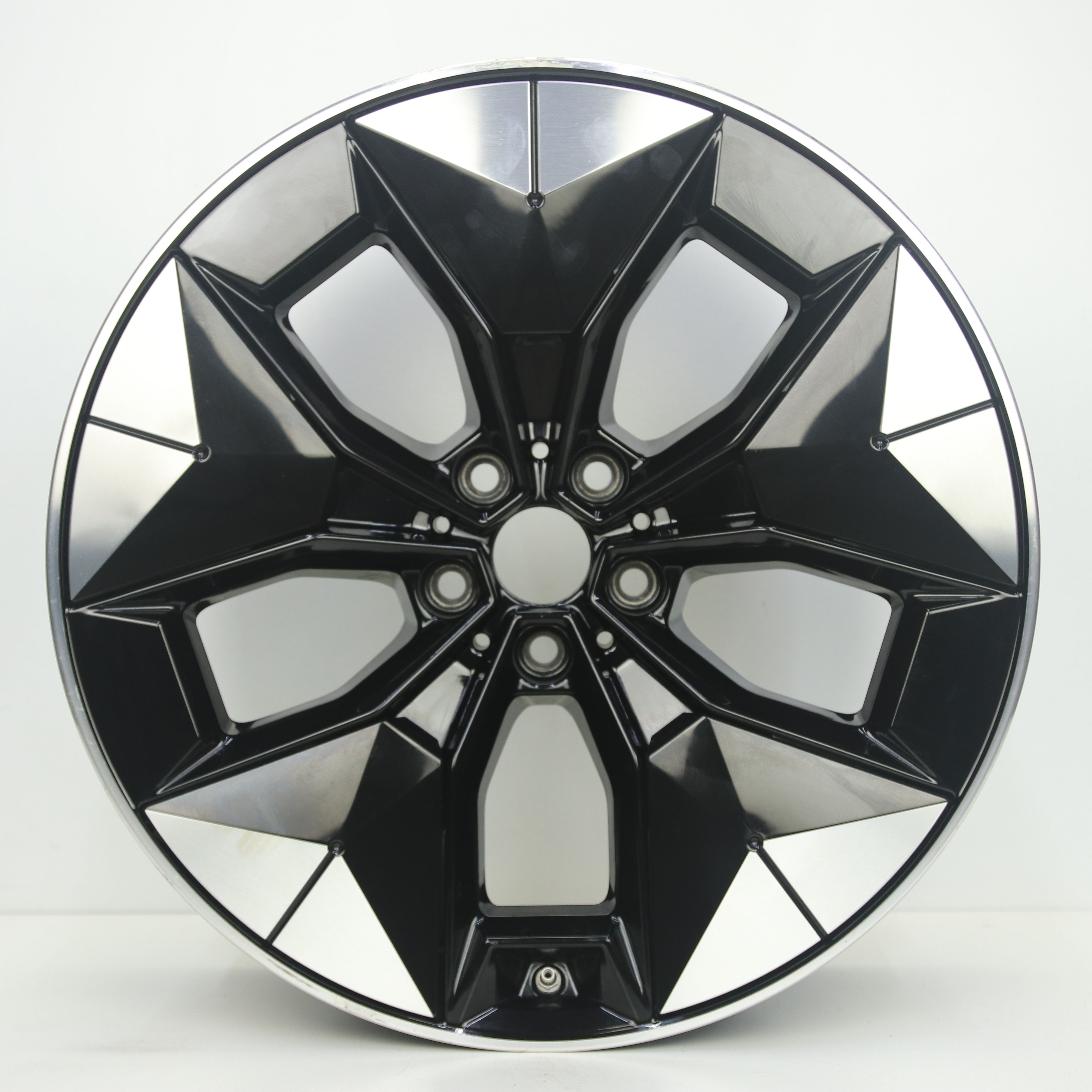OS1008499 Originele 20 inch lichtmetalen BMW iX3 styling 843 velgen (breedset) 8.00X20 5X112 ET26.0 NB66.60 Zwart gepolijst