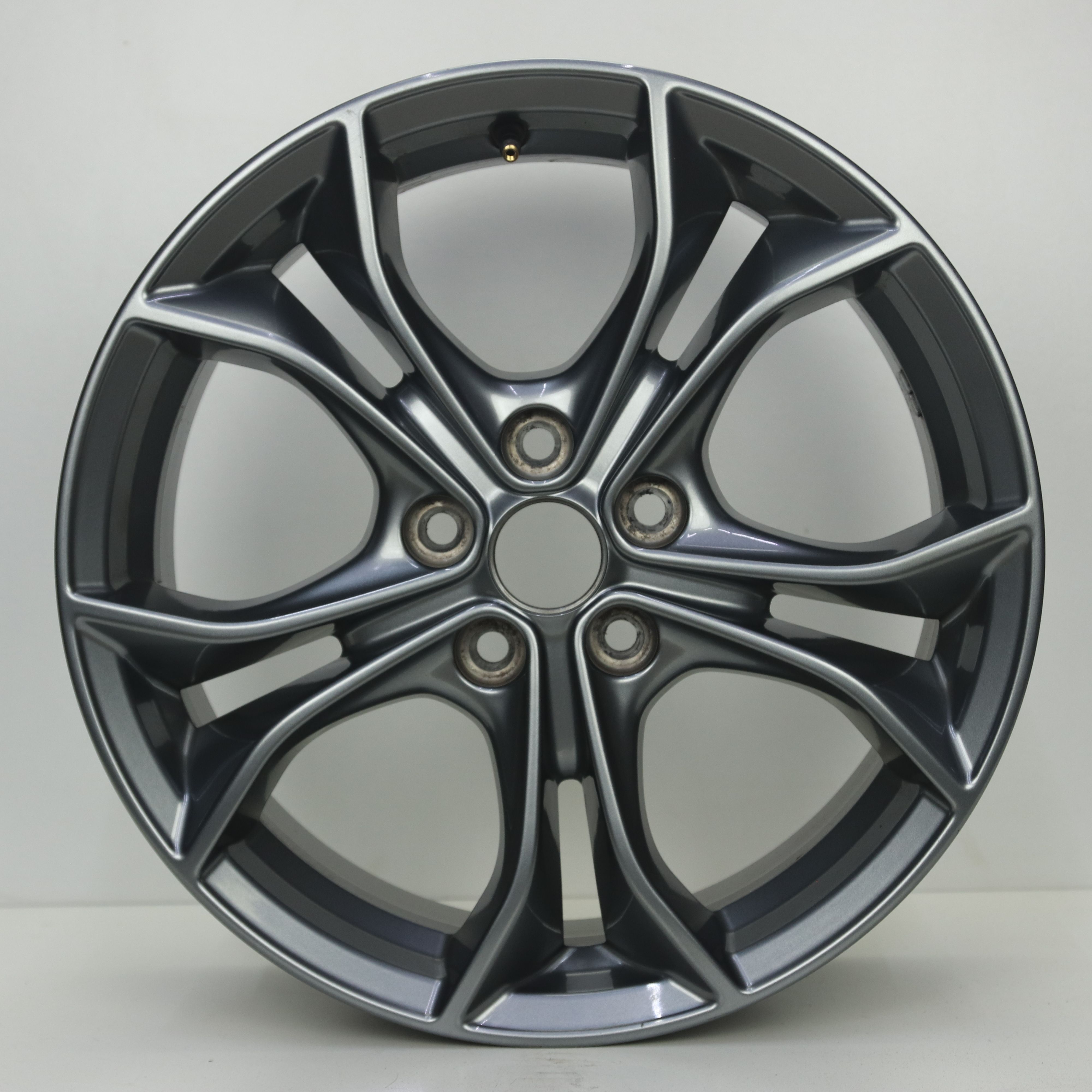 IN1003223 Originele 17 inch lichtmetalen Ford Focus velgen 7.00X17 5X108 ET50.0 NB63.40 Antraciet