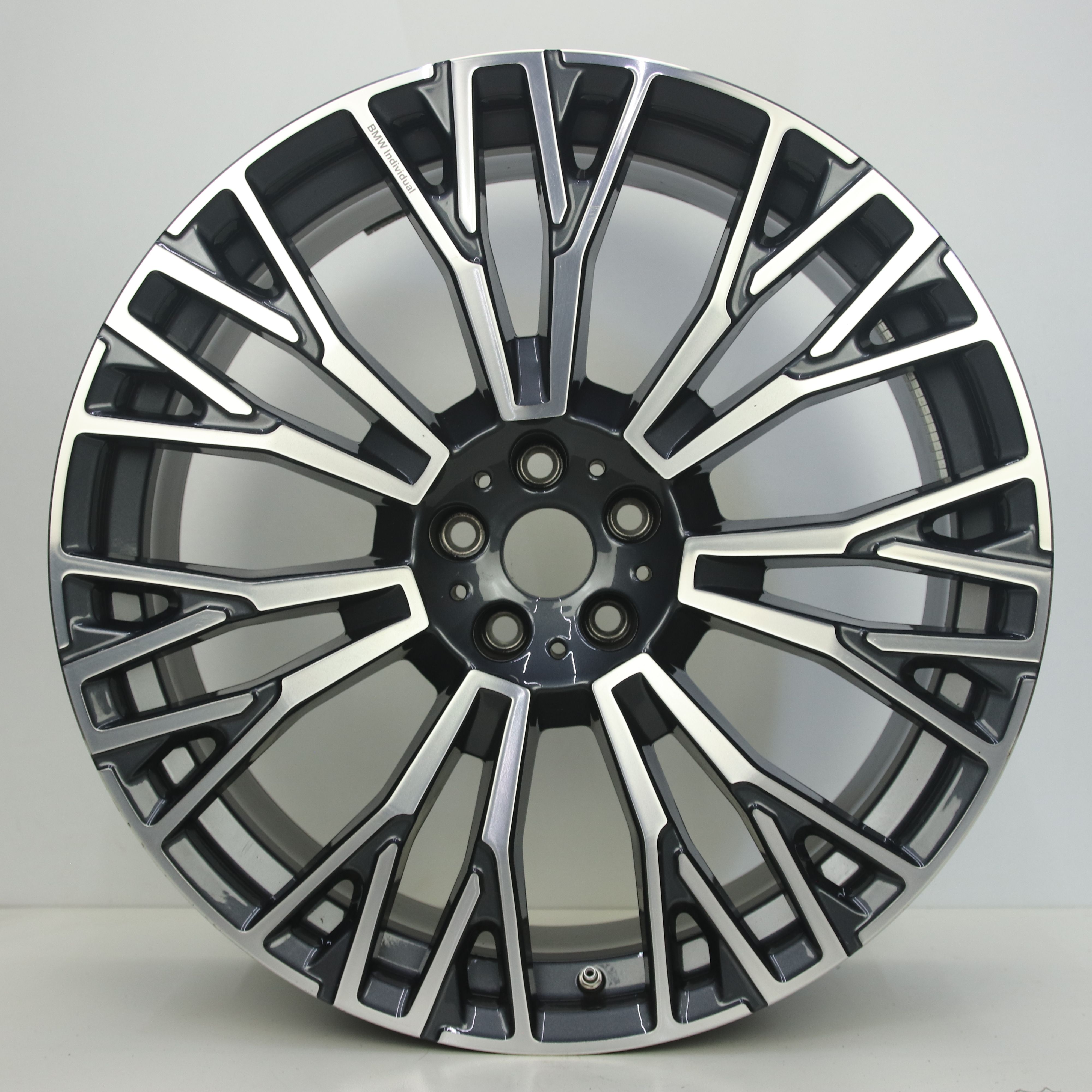 OS1008236 Originele 22 inch lichtmetalen BMW X5 styling 745i velgen (breedset) 9.50X22 5X112 ET37.0 NB66.60 Antraciet gepolijst