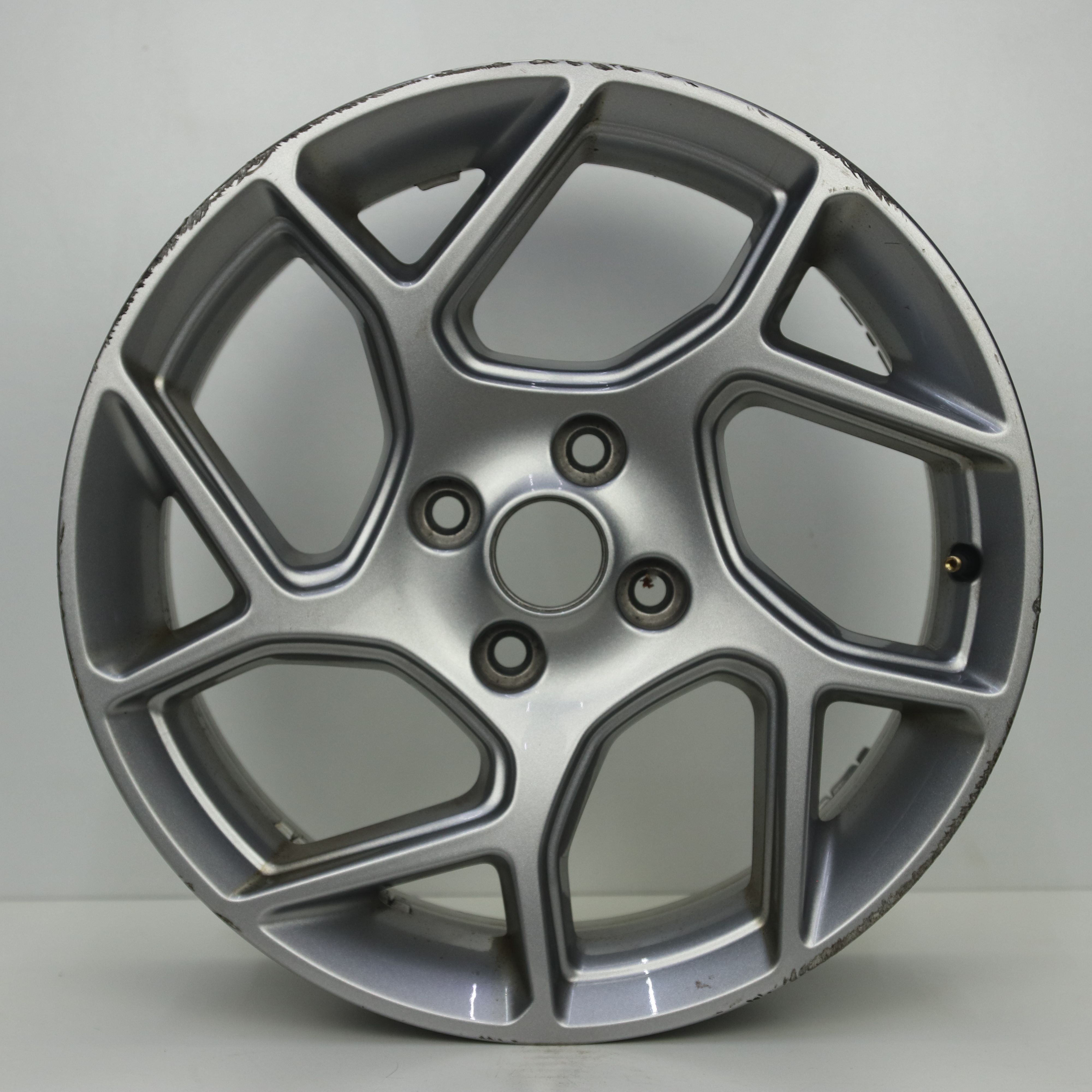 OS1008377 Originele 17 inch lichtmetalen Ford Fiesta velgen 7.50X17 4X108 ET42.5 NB63.40 Zilver
