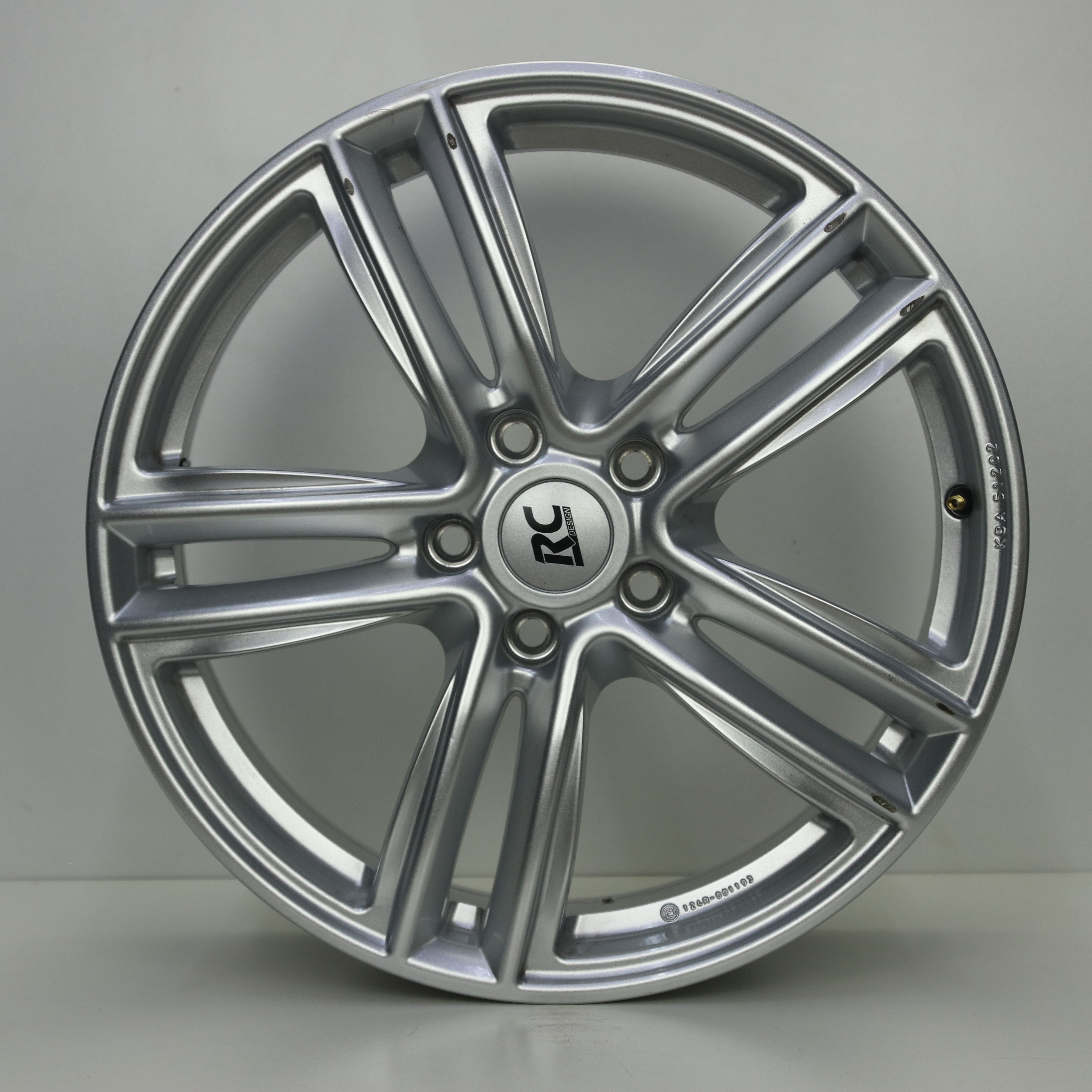 IN1003307 Set 19 inch lichtmetalen RC Design RC27 velgen 7.00X18 5X112 ET45.0 NB57.10 Zilver