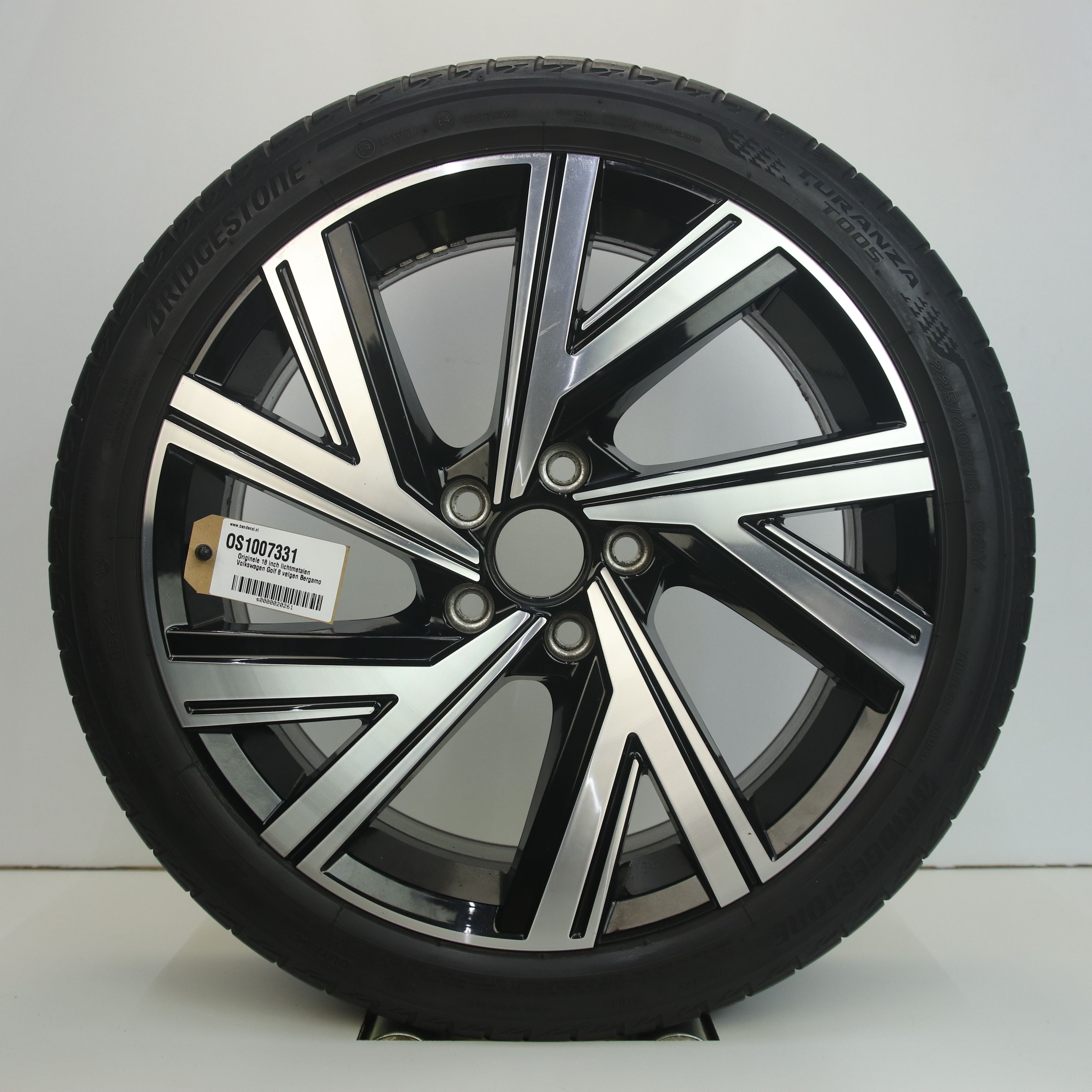 OS1007331 Originele 18 inch lichtmetalen Volkswagen Golf 8 velgen Bergamo 7.50X18 5X112 ET51.0 NB57.10 Zwart gepolijst