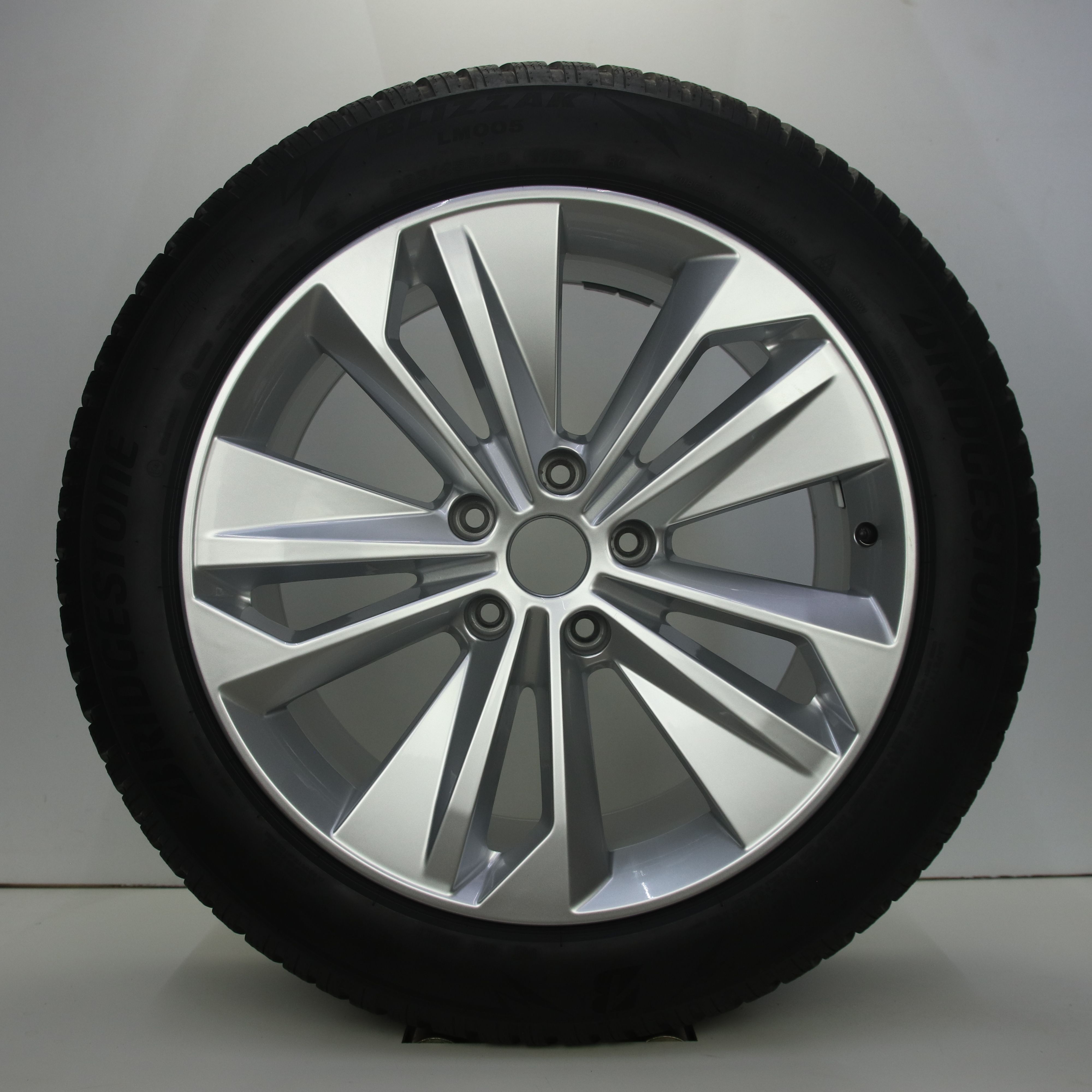 OS1008361 Originele 20 inch lichtmetalen Audi Q6 SQ6 velgen (breedset) 8.50X20 5X130 ET35.0 NB66.60 Zilver
