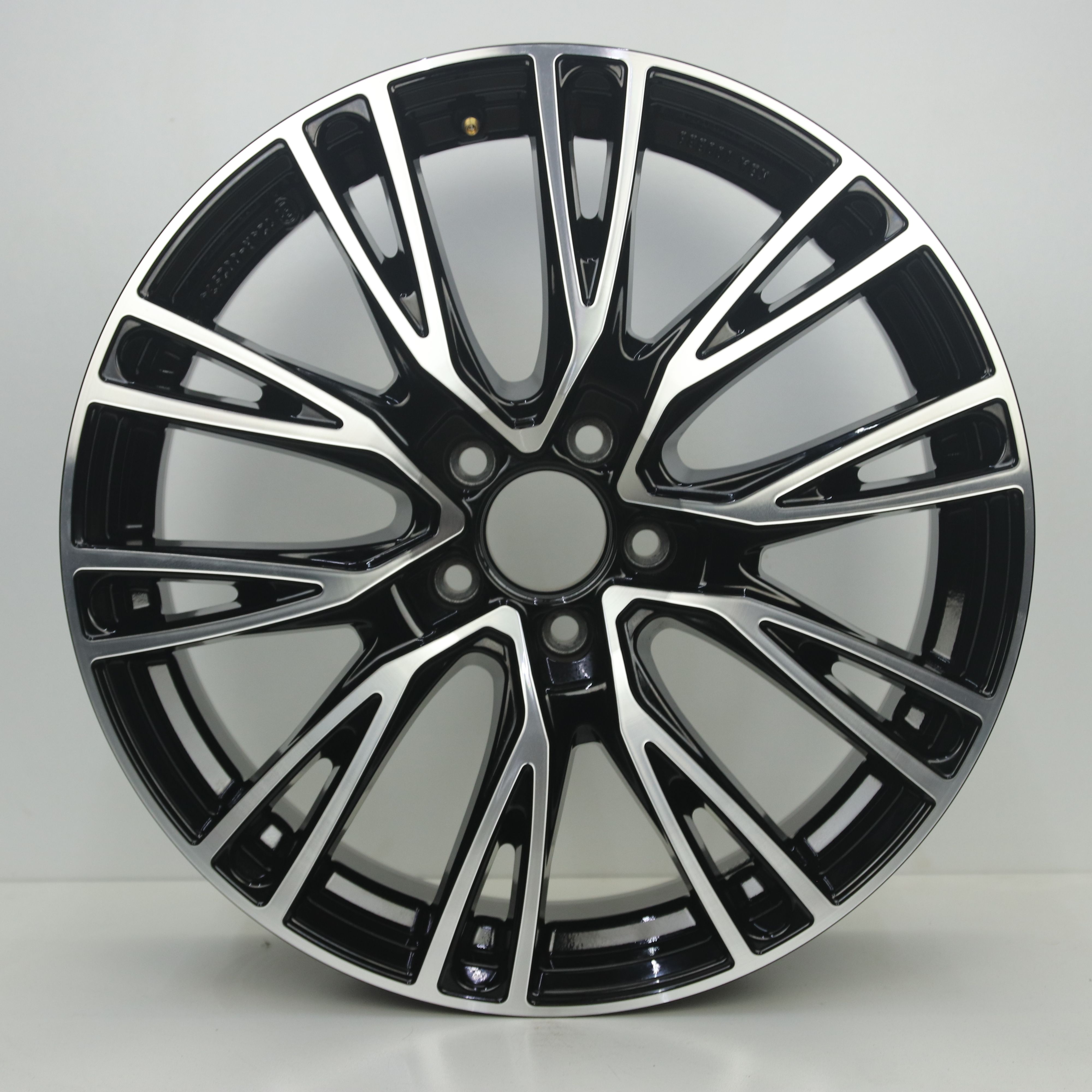 OS1008282 Set 19 inch lichtmetalen AEZ Seattle dark velgen (breedset) 8.00X19 5X112 ET36.0 NB66.60 Zwart gepolijst
