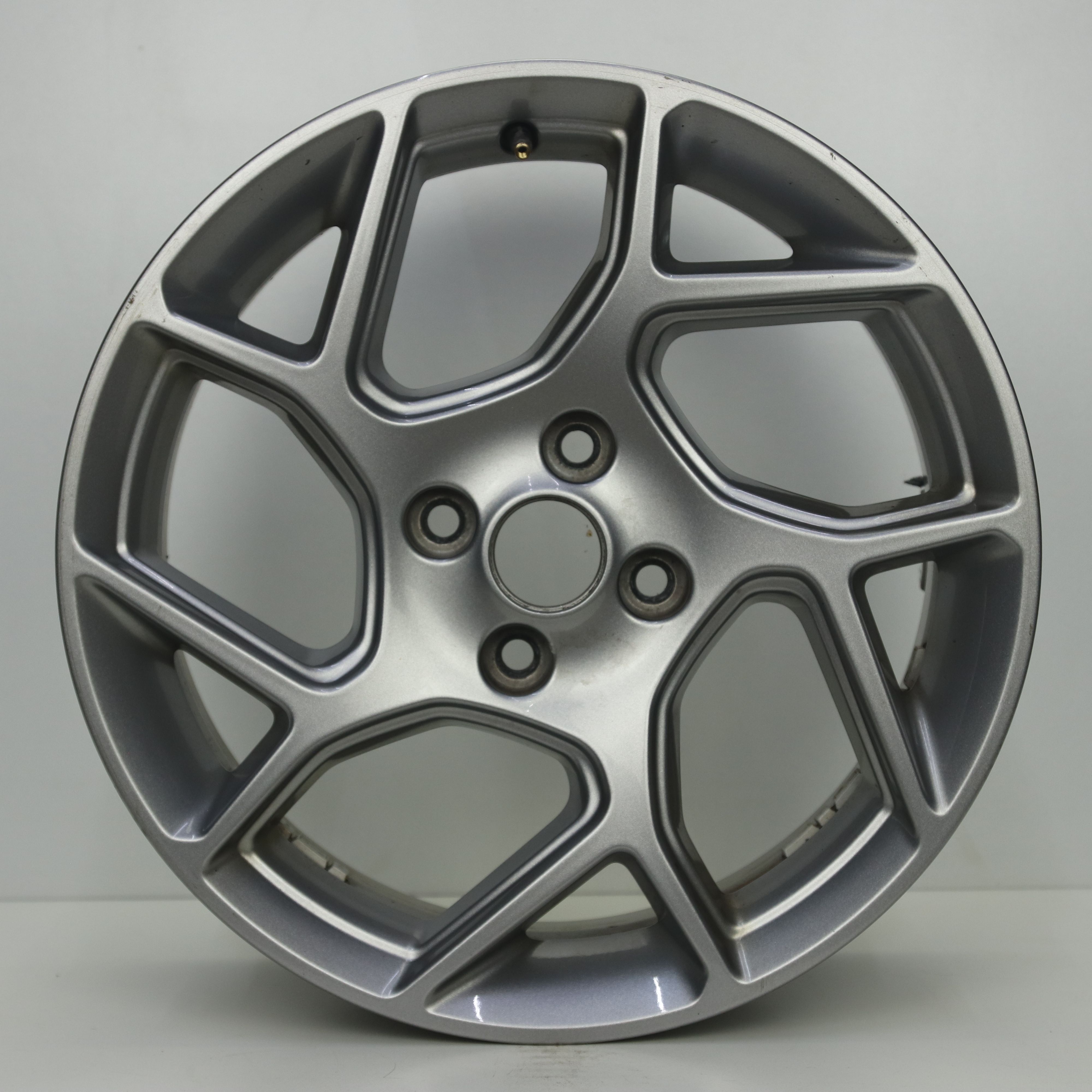 OS1008378 Originele 17 inch lichtmetalen Ford Fiesta velgen 7.50X17 4X108 ET42.5 NB63.40 Zilver
