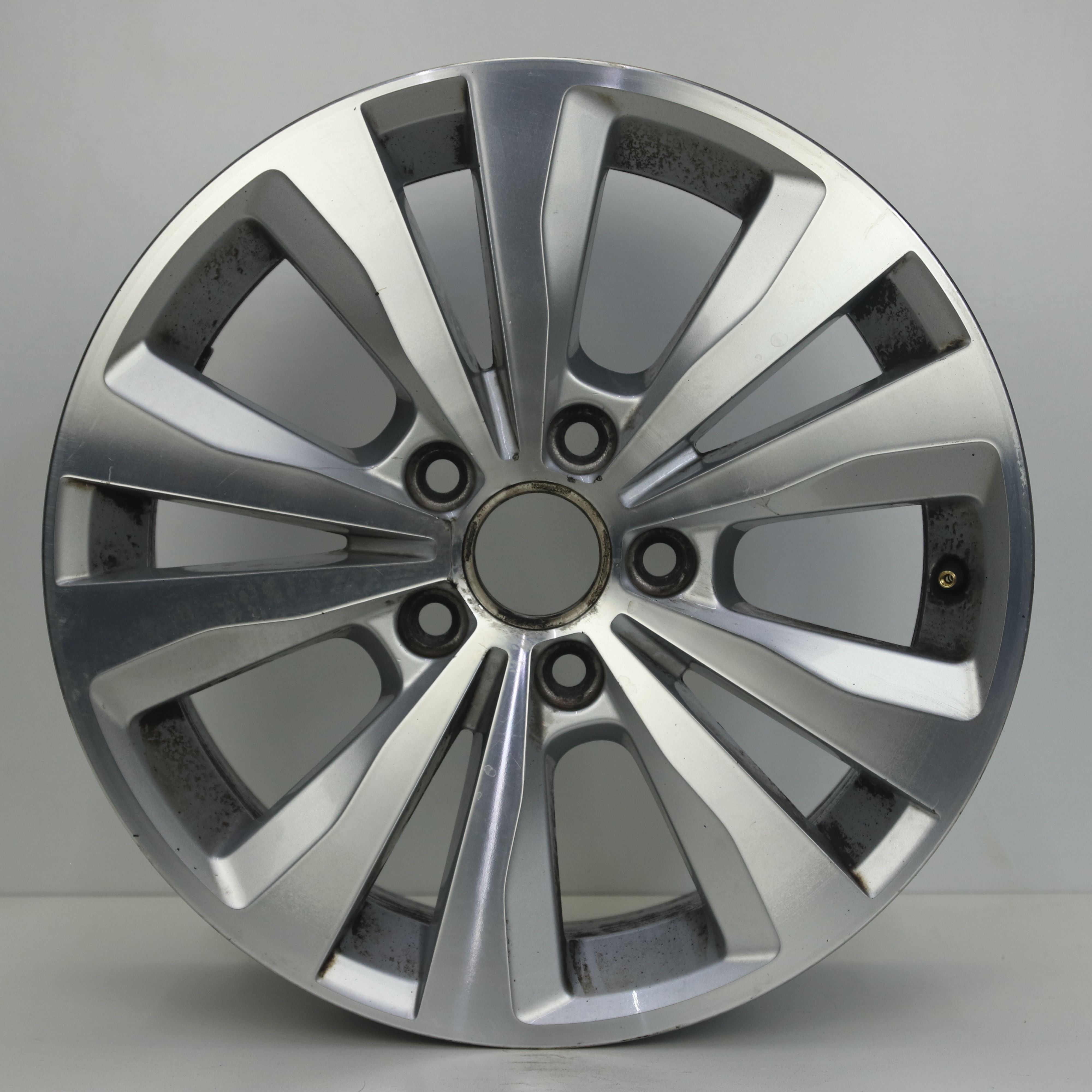 IN1003231 Originele 16 inch lichtmetalen Volkswagen Golf 7 (Toronto) velgen 6.50X16 5X112 ET46.0 NB57.10 Zilver Gepolijst