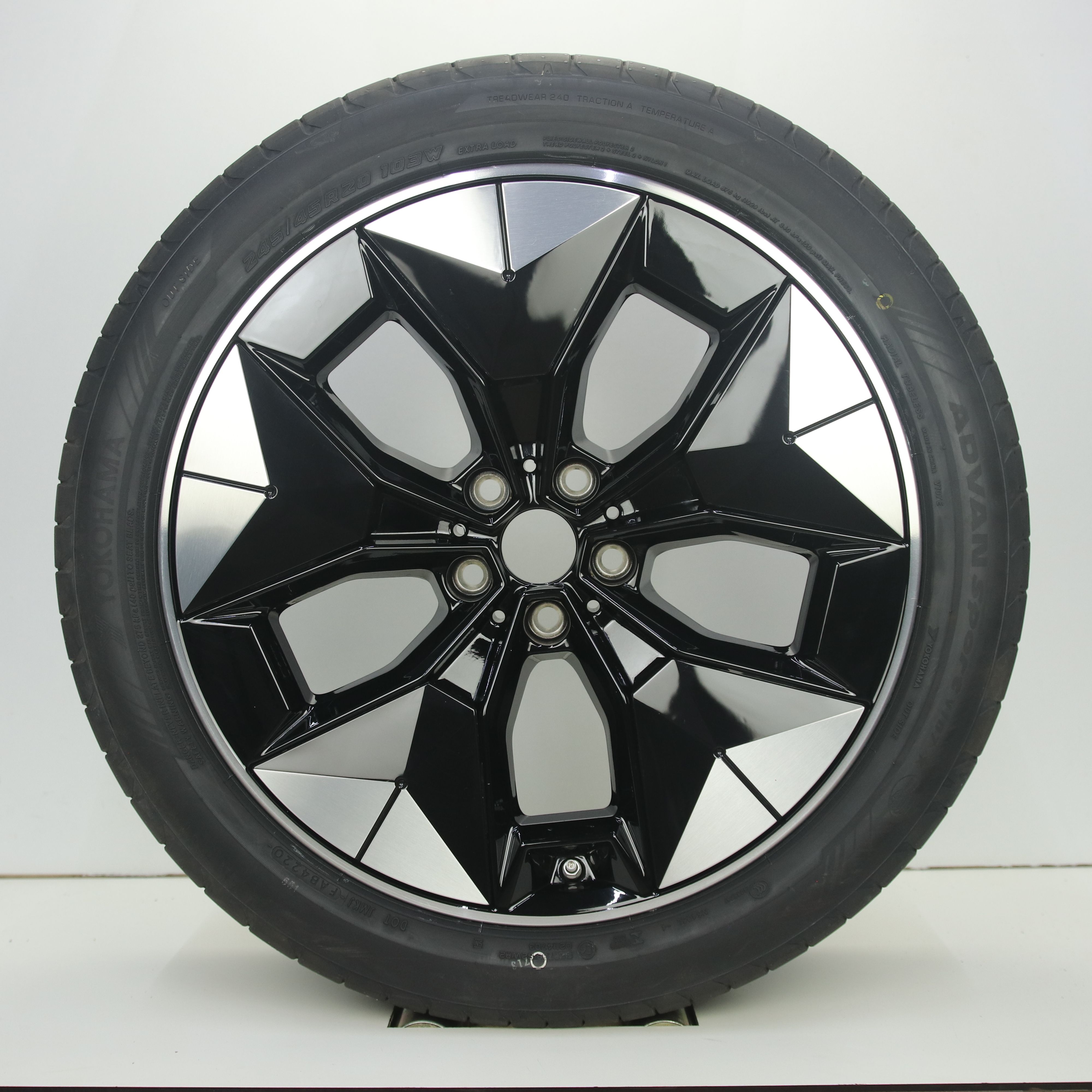 OS1008194 Originele 20 inch lichtmetalen BMW iX3 styling 843 velgen (breedset) 8.00X20 5X112 ET26.0 NB66.60 Zwart gepolijst