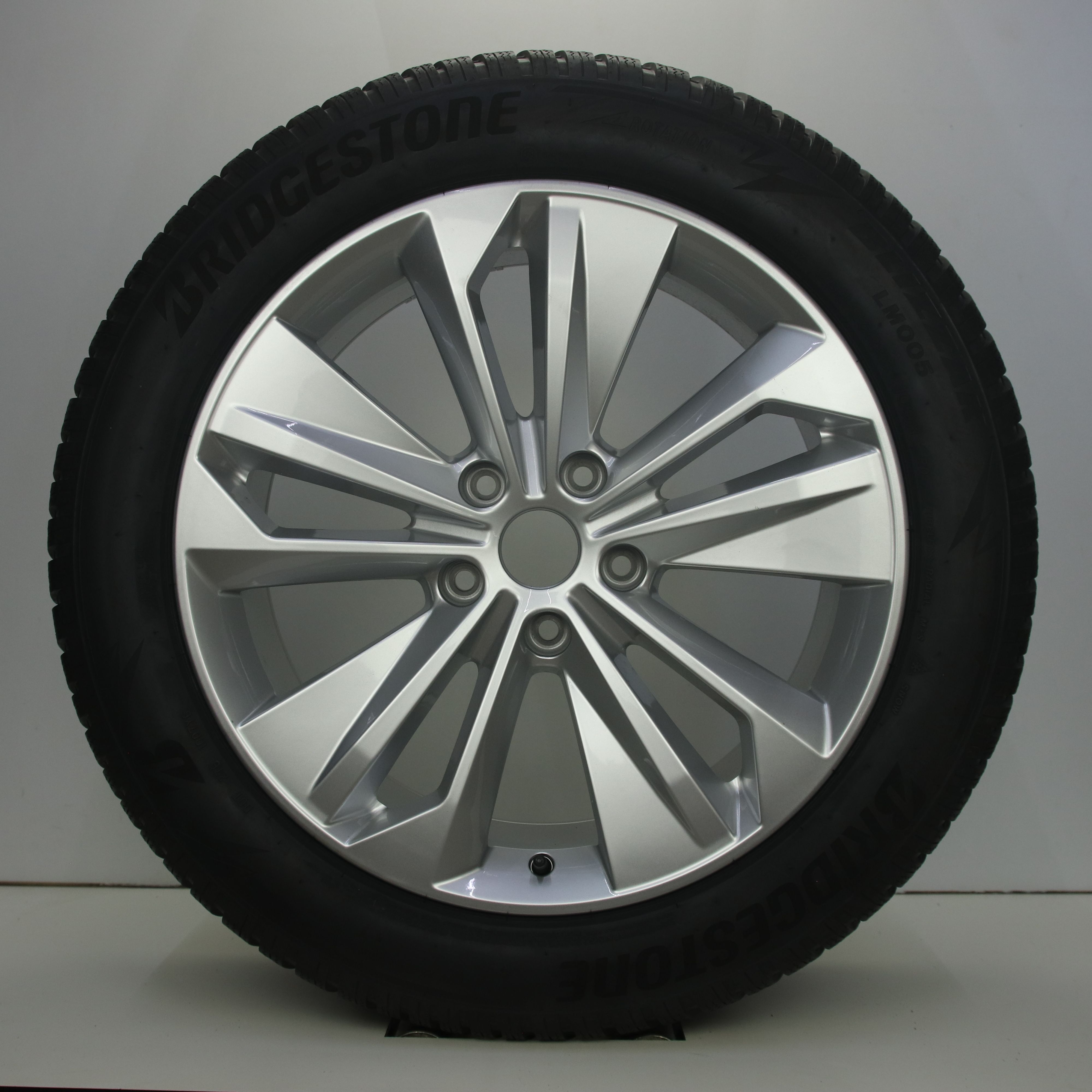 OS1008350 Originele 20 inch lichtmetalen Audi Q6 SQ6 velgen (breedset) 8.50X20 5X130 ET35.0 NB66.60 Zilver