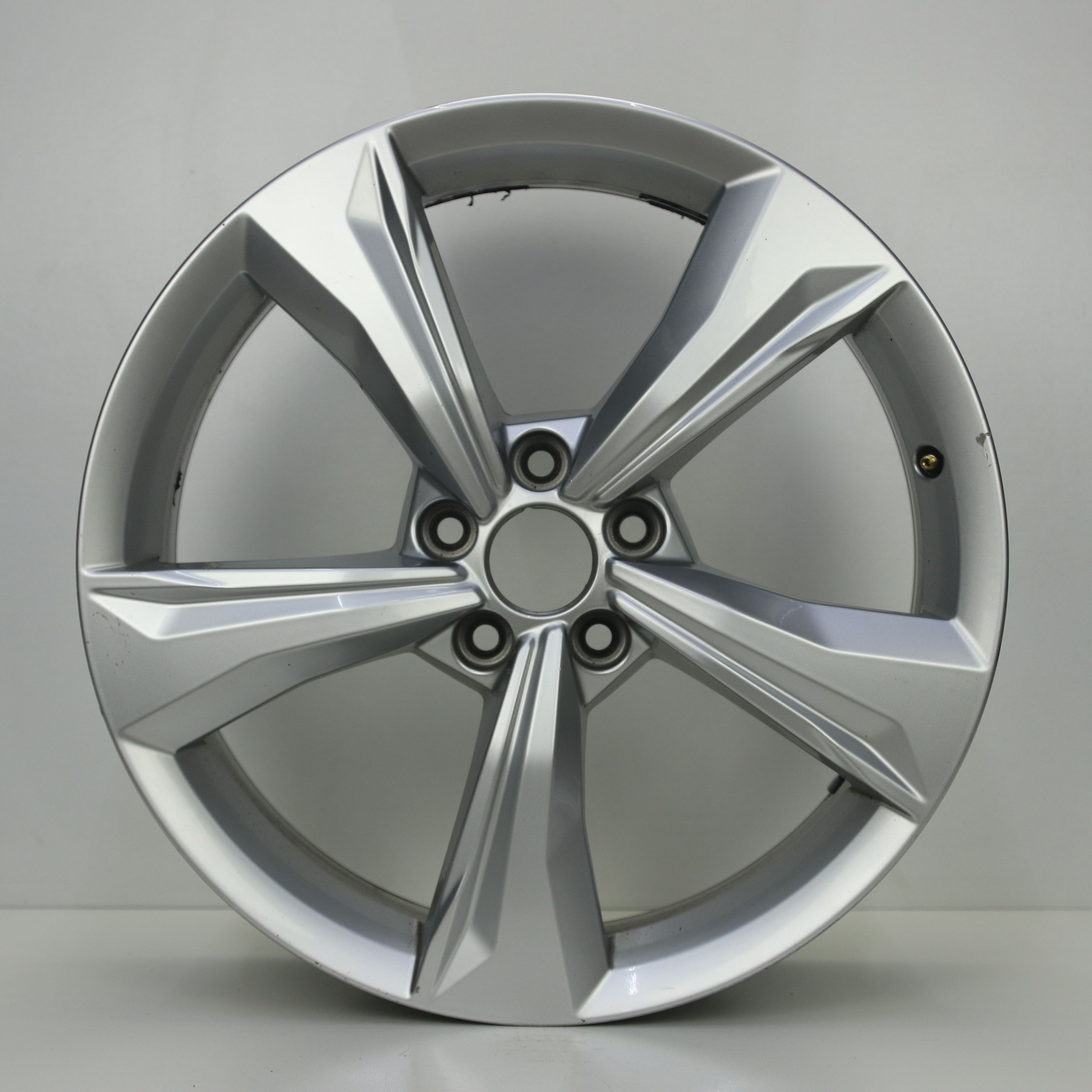 IN1003301 Originele 19 inch lichtmetalen Audi Q5 velgen 7.00X19 5X112 ET34.0 NB66.60 Zilver