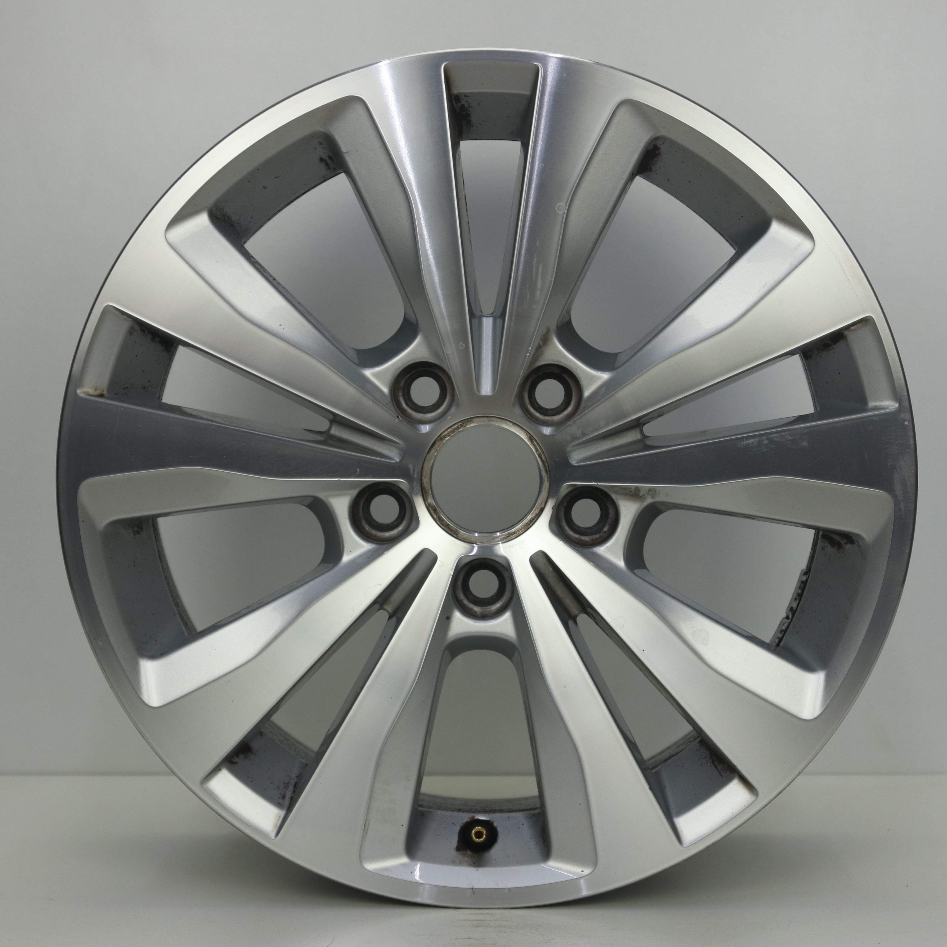 IN1003231 Originele 16 inch lichtmetalen Volkswagen Golf 7 (Toronto) velgen 6.50X16 5X112 ET46.0 NB57.10 Zilver Gepolijst