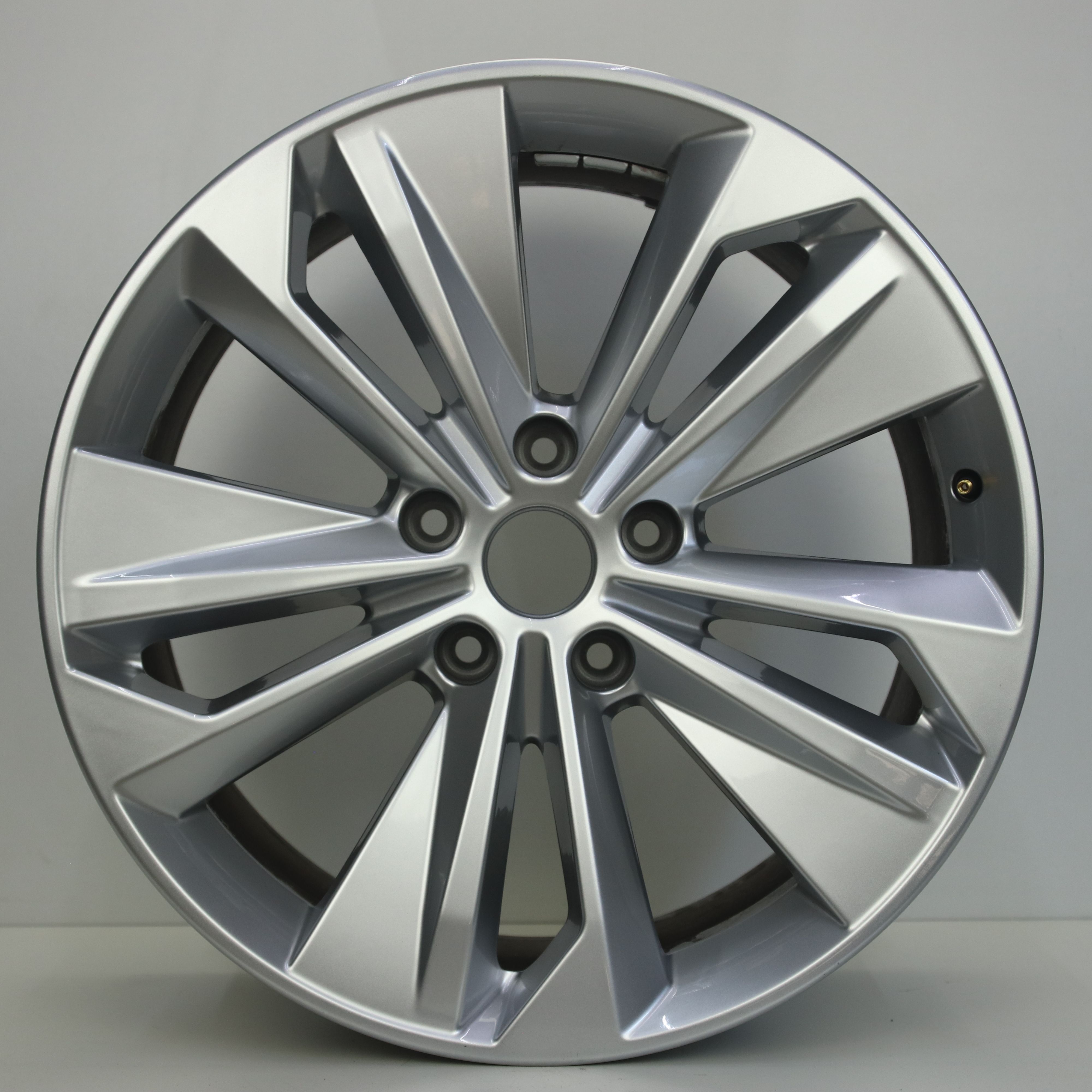 OS1008475 Originele 20 inch lichtmetalen Audi Q6 etron velgen 8.50X20 5X130 ET35.0 NB66.50 Zilver